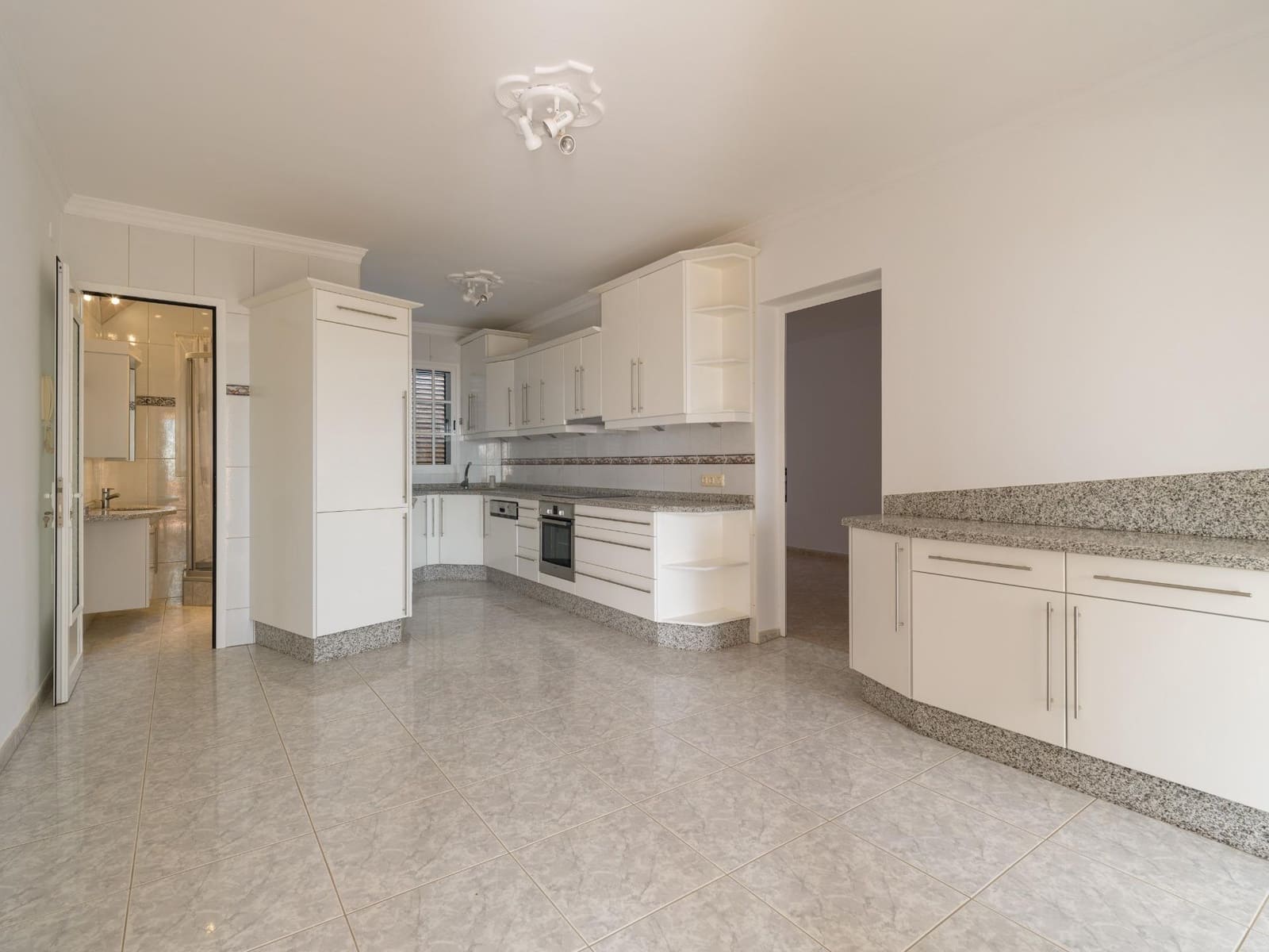 5 bedroom Villa for sale in Montana la Data with pool garage - € 750,000 (Ref: 10173882)