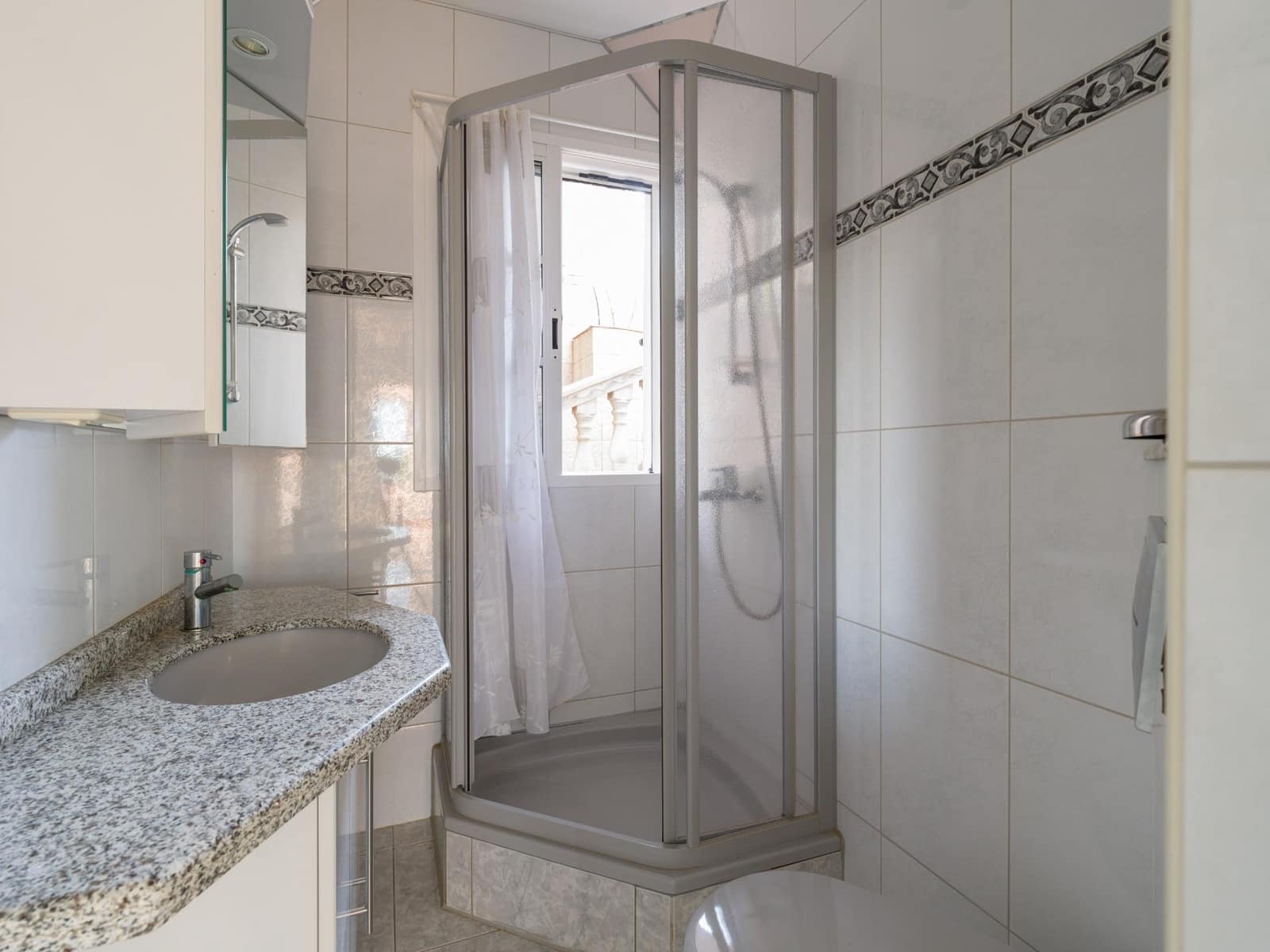 5 bedroom Villa for sale in Montana la Data with pool garage - € 750,000 (Ref: 10173882)