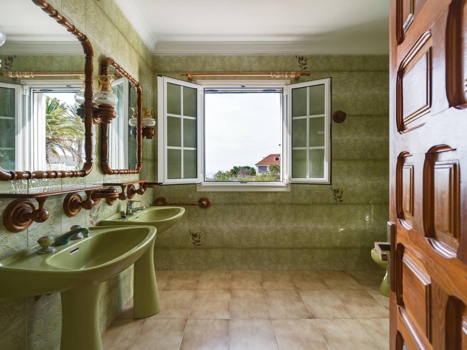 5 bedroom Villa for sale in Montana la Data with pool garage - € 750,000 (Ref: 10173882)
