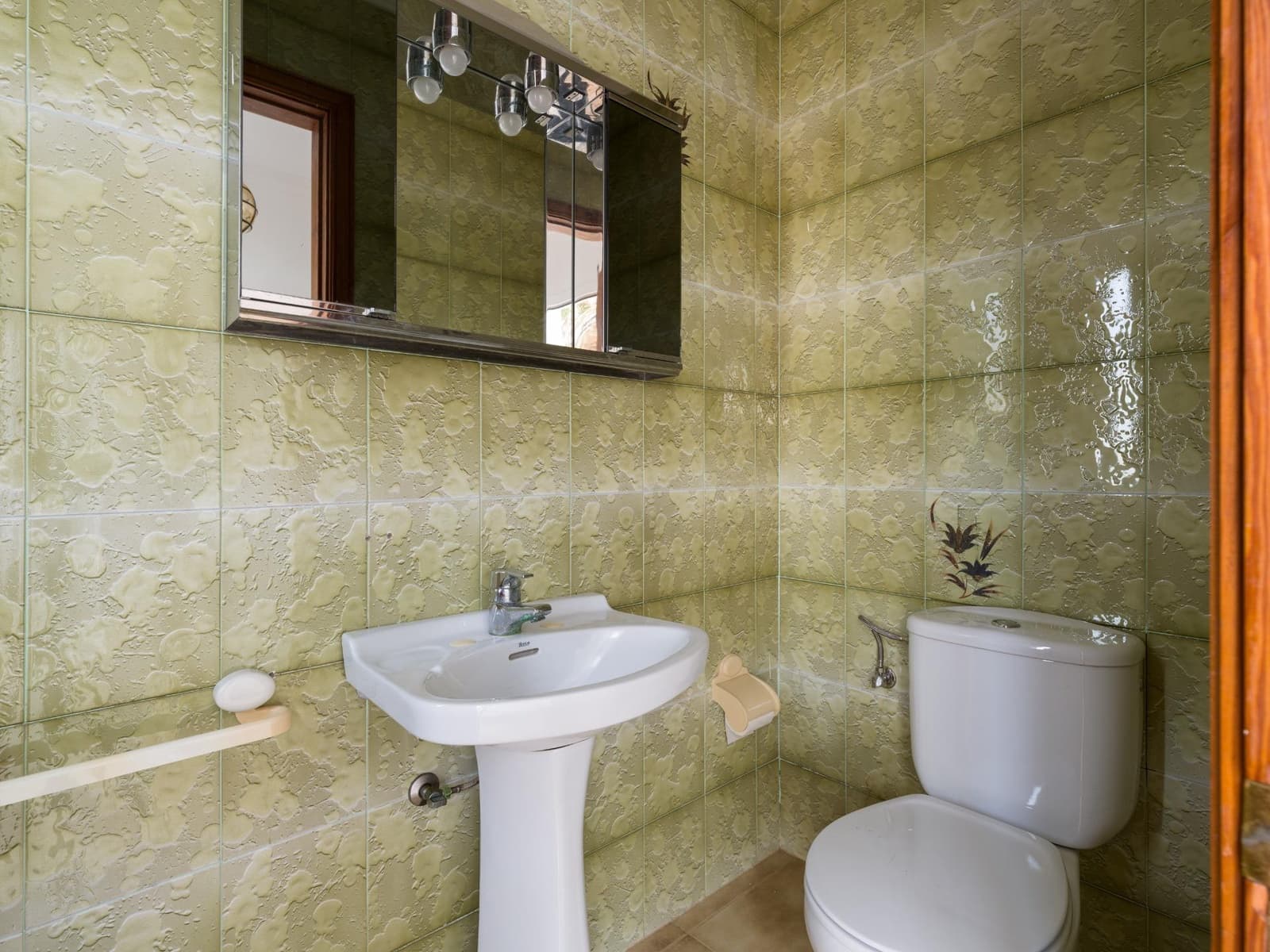 5 bedroom Villa for sale in Montana la Data with pool garage - € 750,000 (Ref: 10173882)