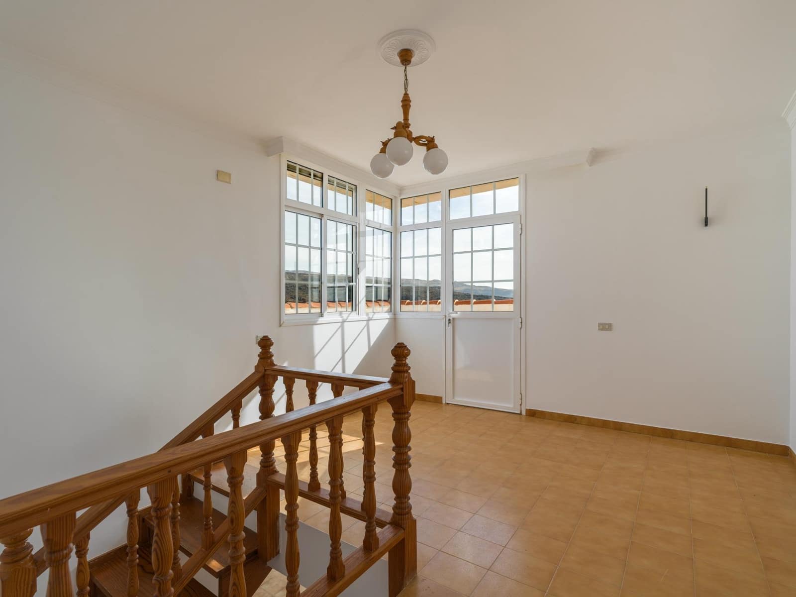 5 bedroom Villa for sale in Montana la Data with pool garage - € 750,000 (Ref: 10173882)