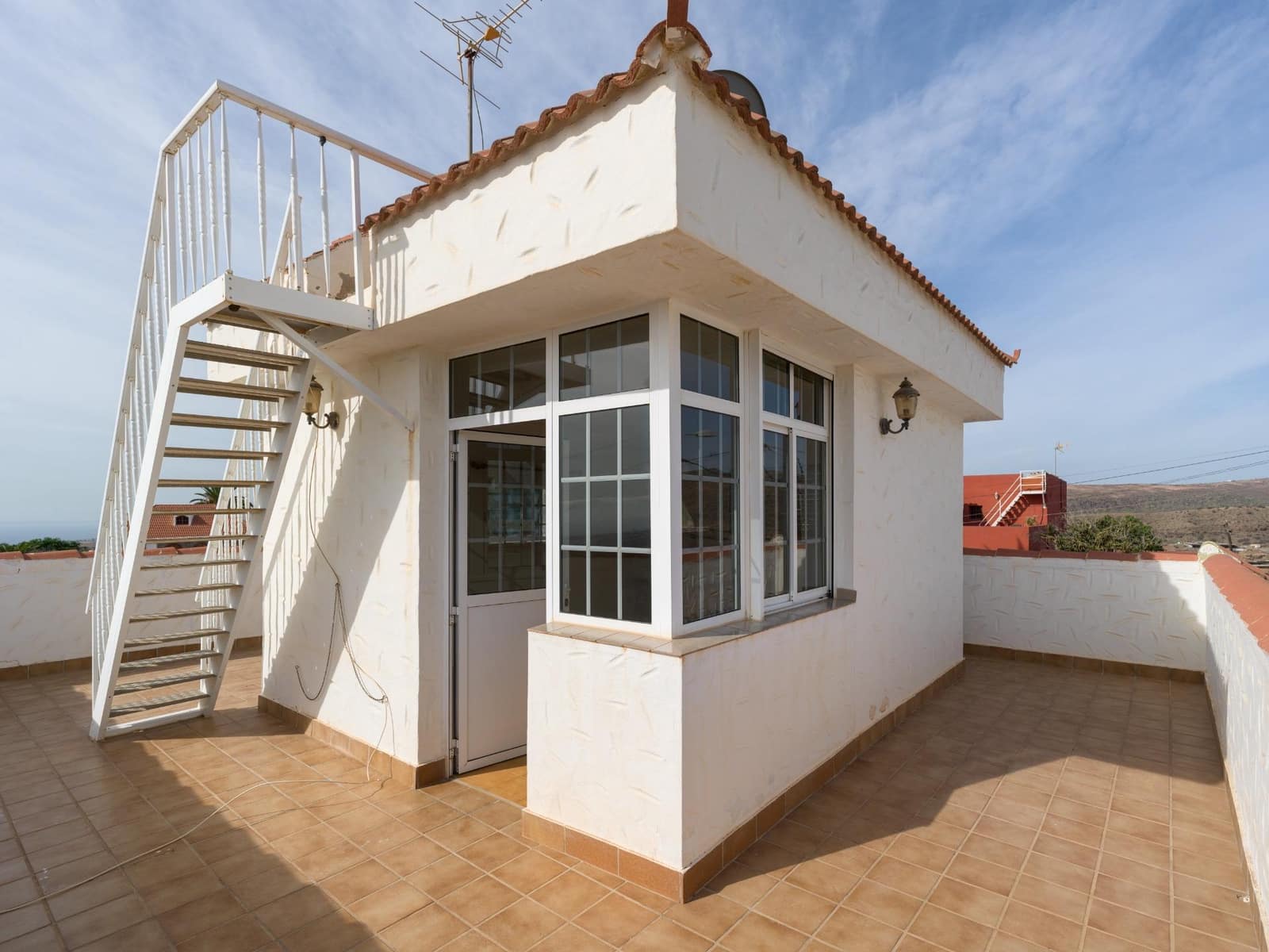 5 bedroom Villa for sale in Montana la Data with pool garage - € 750,000 (Ref: 10173882)