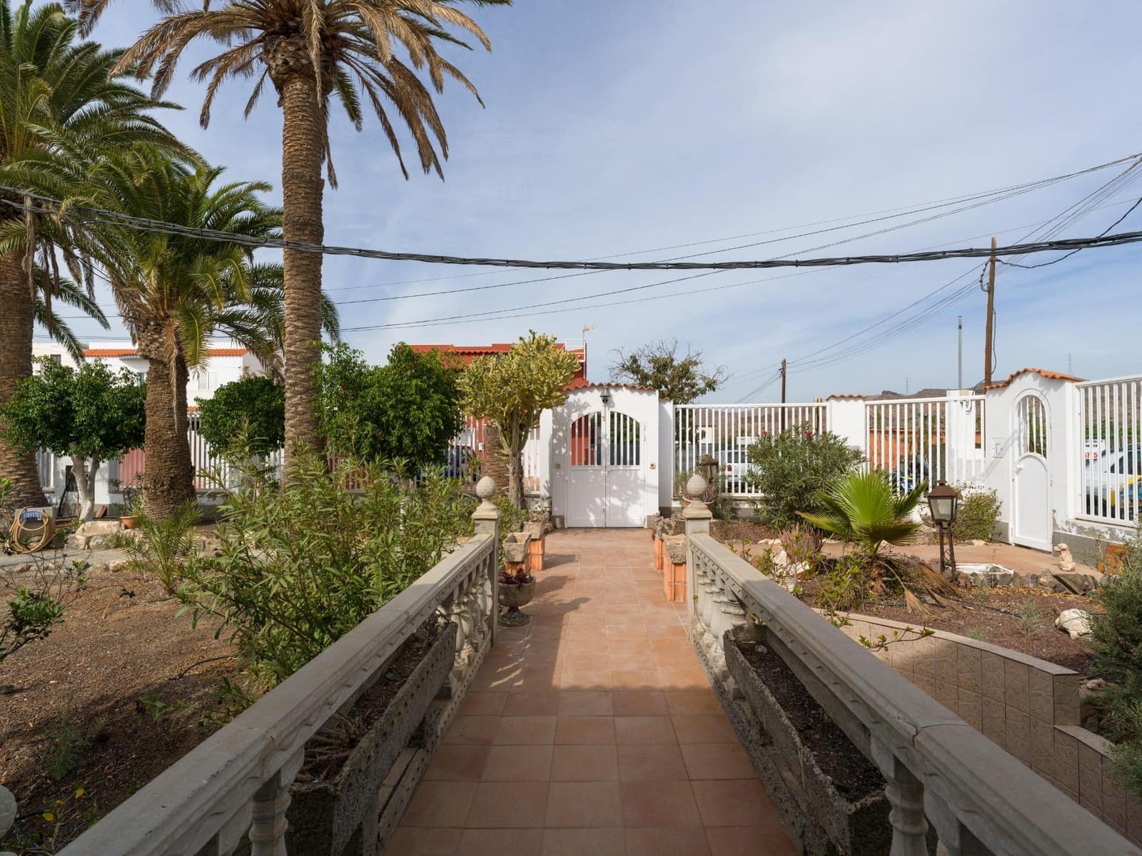 5 bedroom Villa for sale in Montana la Data with pool garage - € 750,000 (Ref: 10173882)