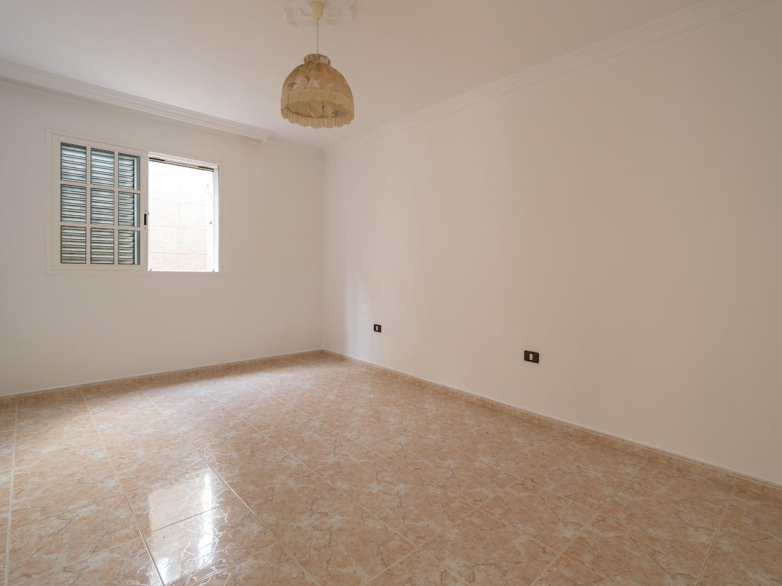 5 bedroom Villa for sale in Montana la Data with pool garage - € 750,000 (Ref: 10173882)