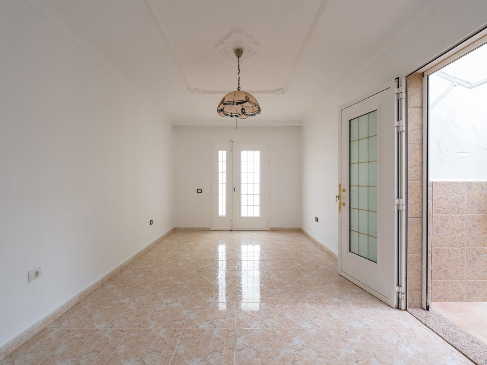 5 bedroom Villa for sale in Montana la Data with pool garage - € 750,000 (Ref: 10173882)