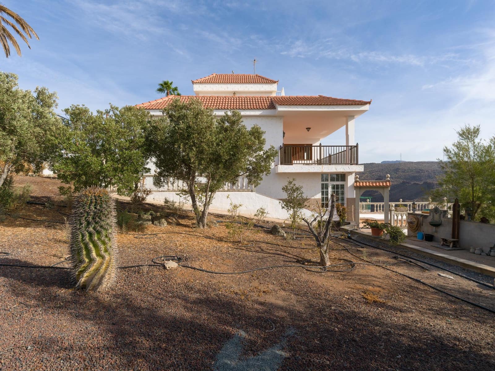 5 bedroom Villa for sale in Montana la Data with pool garage - € 750,000 (Ref: 10173882)