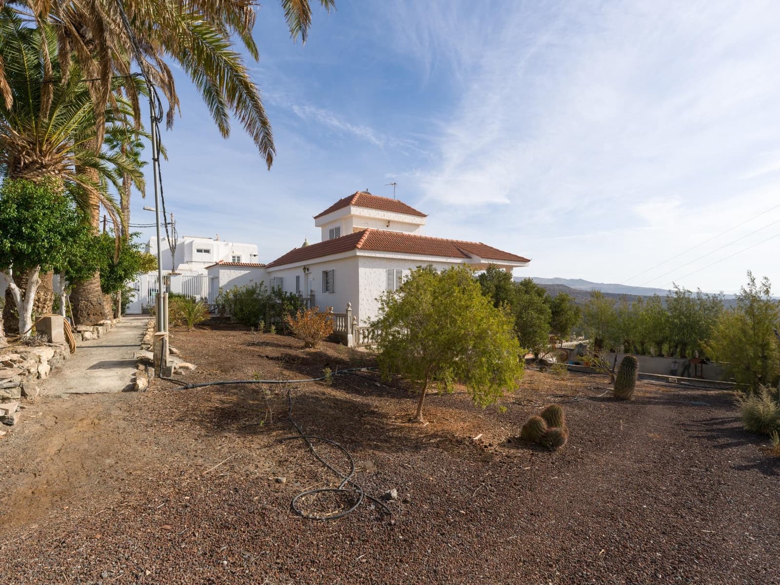 5 bedroom Villa for sale in Montana la Data with pool garage - € 750,000 (Ref: 10173882)