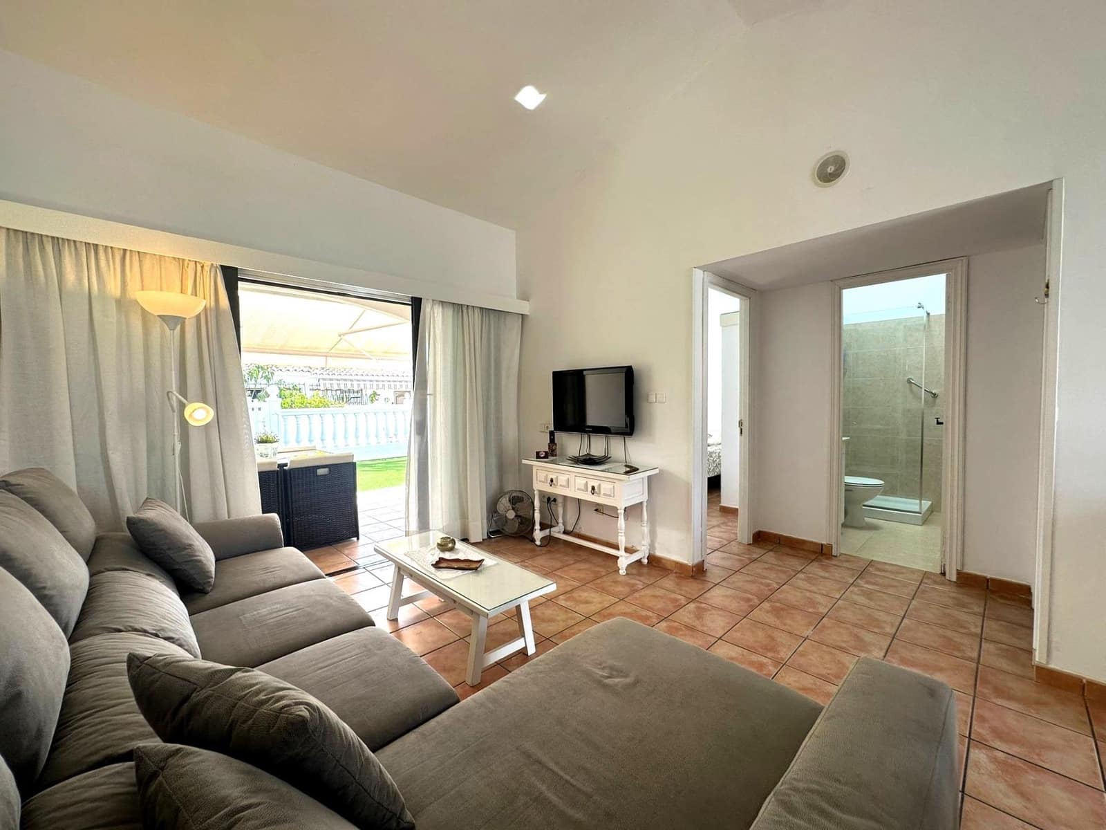 2 slaapkamer Bungalow te huur in Playa del Ingles met zwembad - € 1.700 (Ref: 7916374)