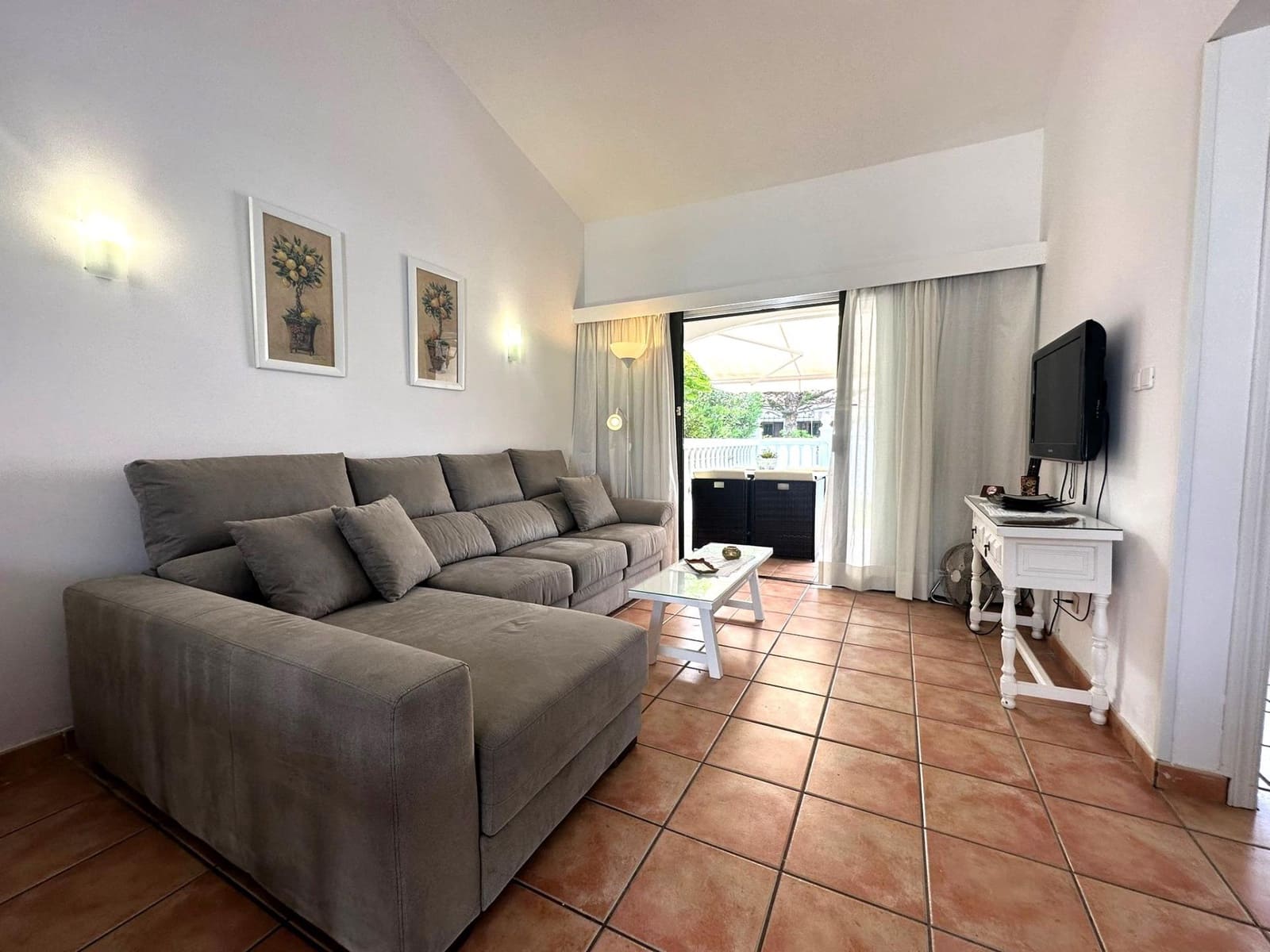 2 slaapkamer Bungalow te huur in Playa del Ingles met zwembad - € 1.700 (Ref: 7916374)