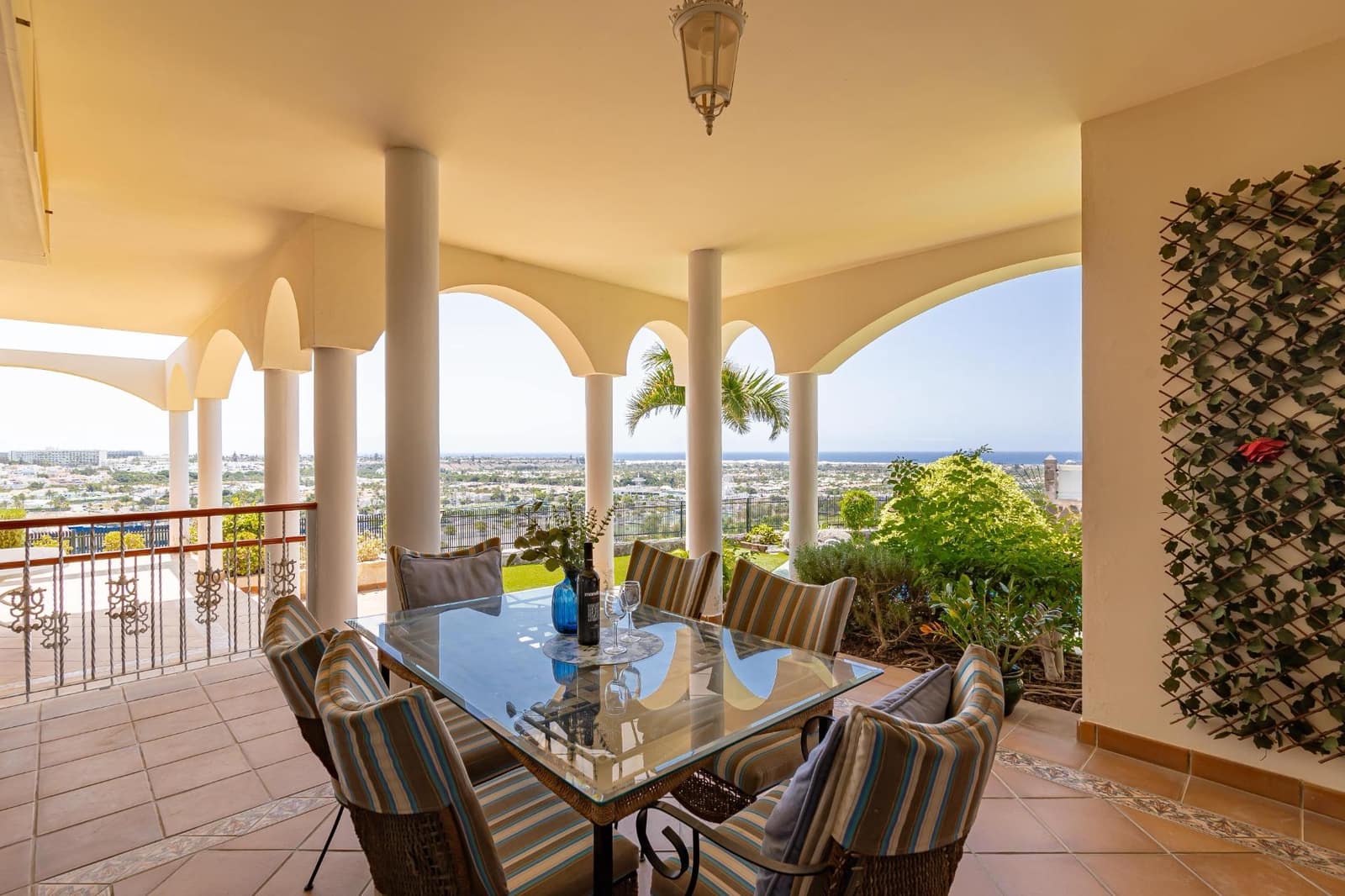 7 slaapkamer Villa te koop in Sonneland met zwembad garage - € 3.500.000 (Ref: 8028576)