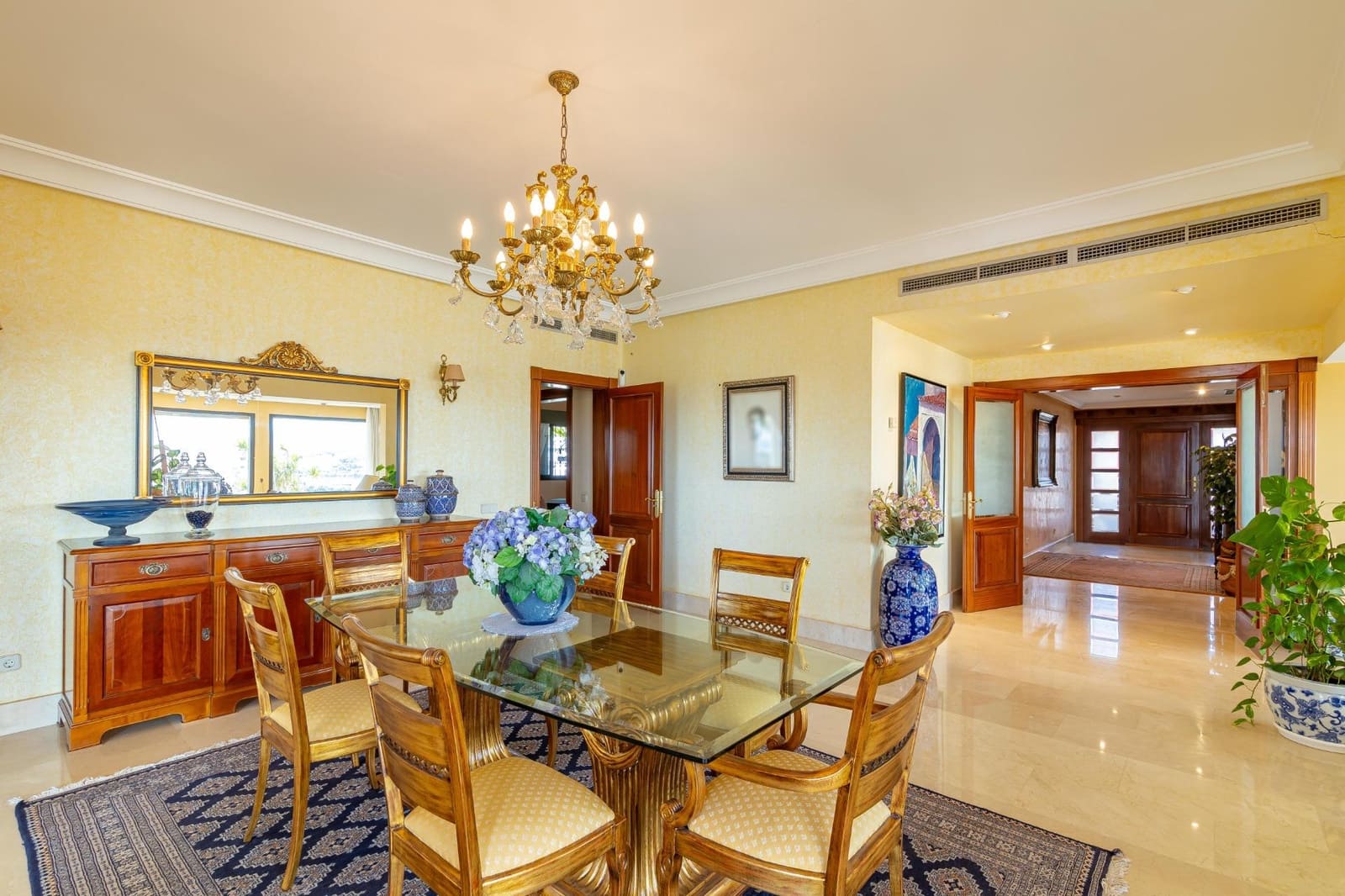 7 slaapkamer Villa te koop in Sonneland met zwembad garage - € 3.500.000 (Ref: 8028576)