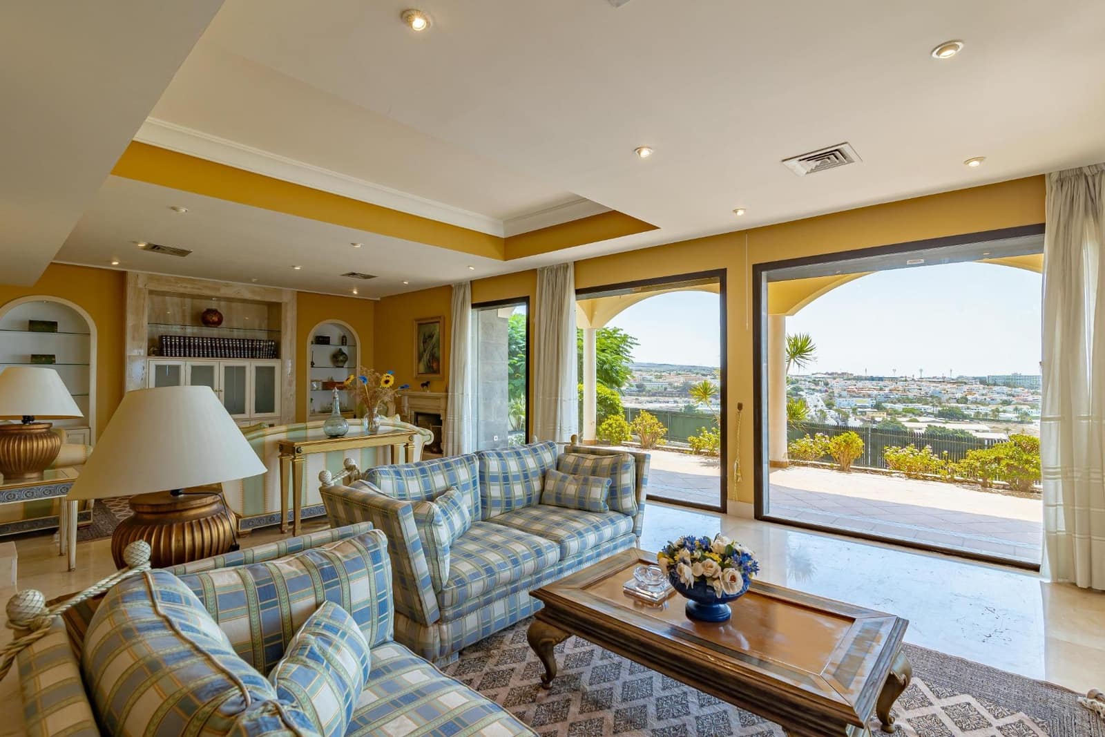 7 slaapkamer Villa te koop in Sonneland met zwembad garage - € 3.500.000 (Ref: 8028576)