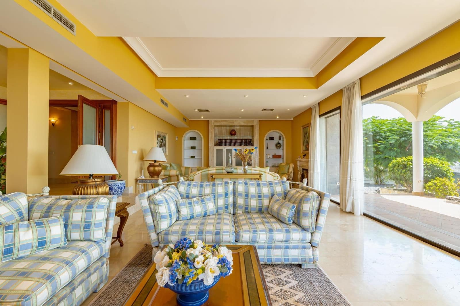 7 slaapkamer Villa te koop in Sonneland met zwembad garage - € 3.500.000 (Ref: 8028576)