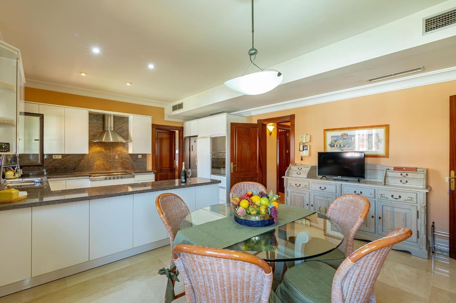 7 slaapkamer Villa te koop in Sonneland met zwembad garage - € 3.500.000 (Ref: 8028576)