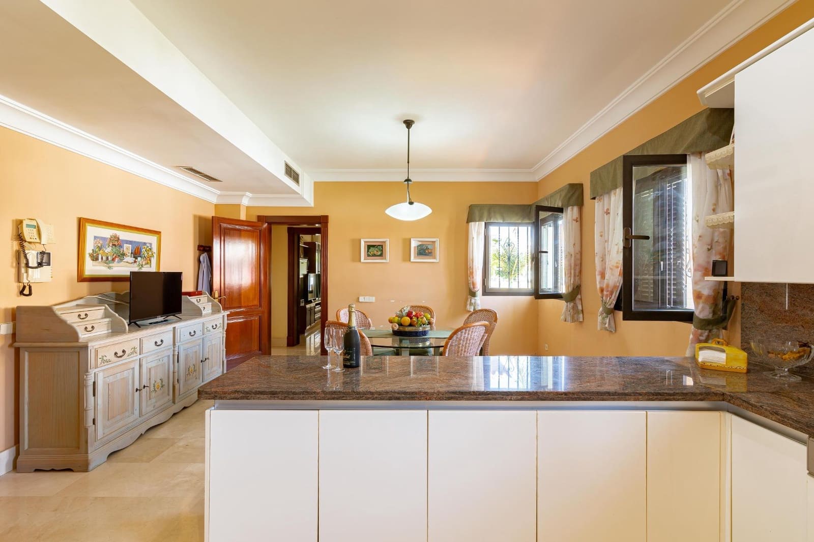 7 slaapkamer Villa te koop in Sonneland met zwembad garage - € 3.500.000 (Ref: 8028576)