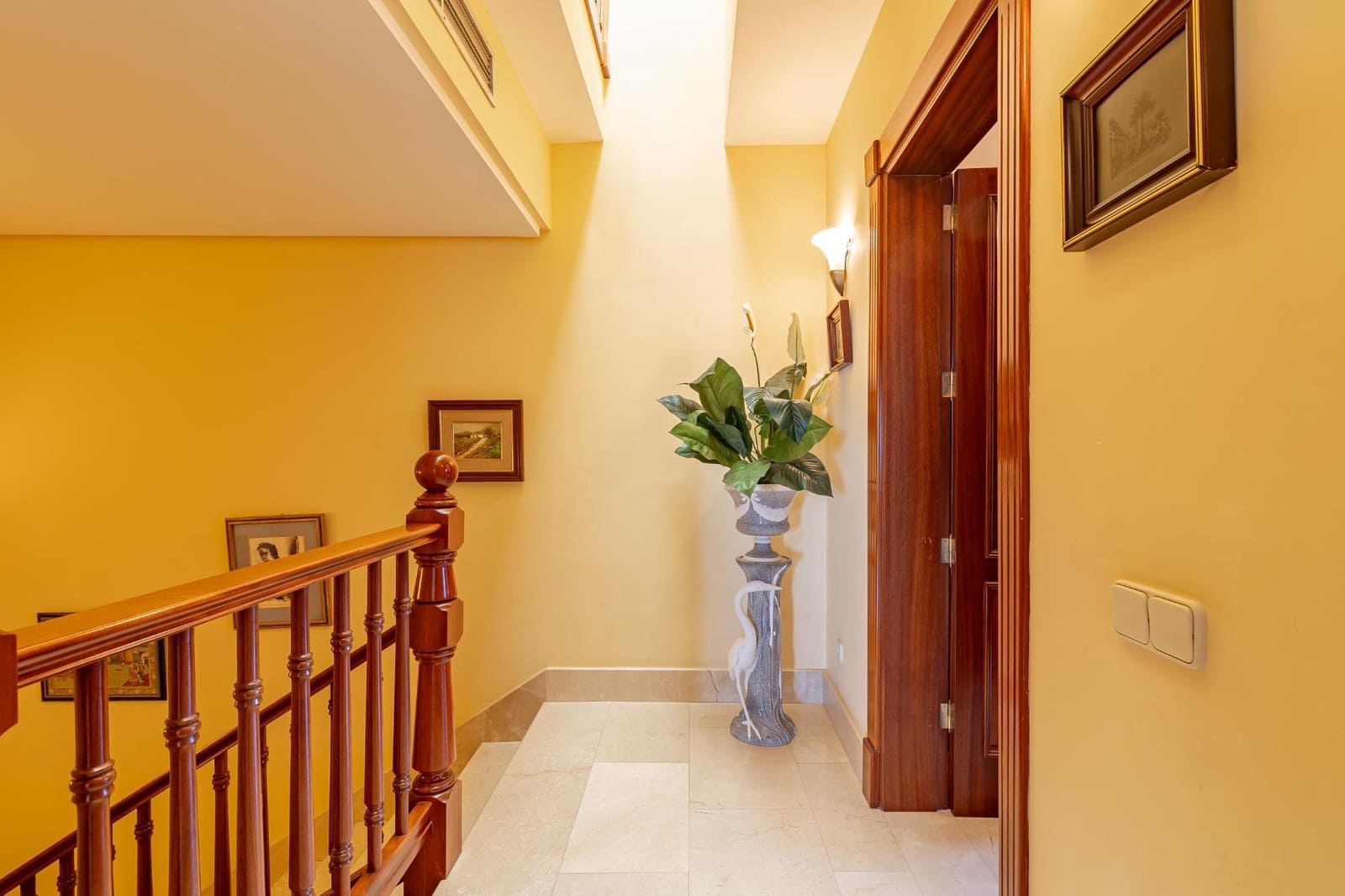 7 slaapkamer Villa te koop in Sonneland met zwembad garage - € 3.500.000 (Ref: 8028576)