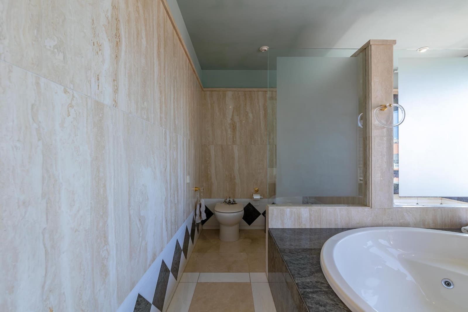 7 slaapkamer Villa te koop in Sonneland met zwembad garage - € 3.500.000 (Ref: 8028576)