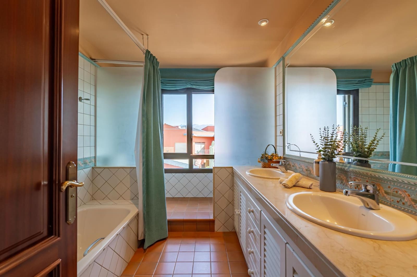 7 slaapkamer Villa te koop in Sonneland met zwembad garage - € 3.500.000 (Ref: 8028576)