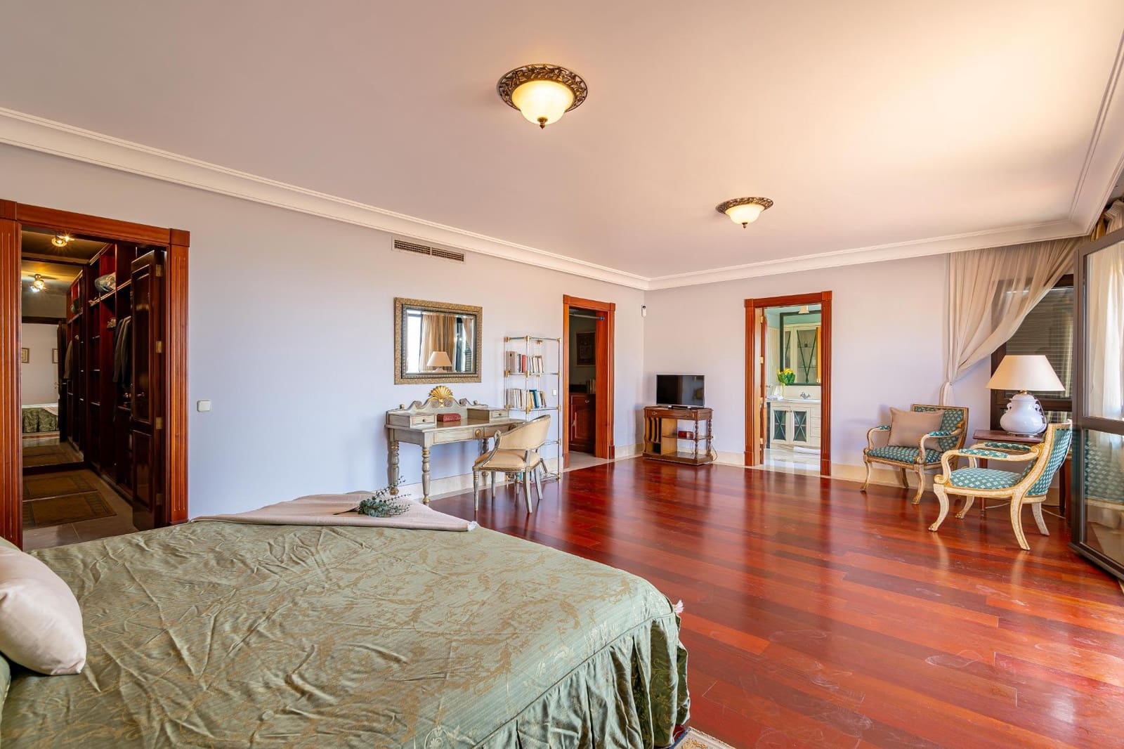 7 slaapkamer Villa te koop in Sonneland met zwembad garage - € 3.500.000 (Ref: 8028576)