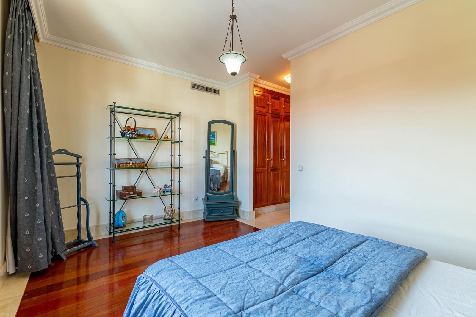 7 slaapkamer Villa te koop in Sonneland met zwembad garage - € 3.500.000 (Ref: 8028576)