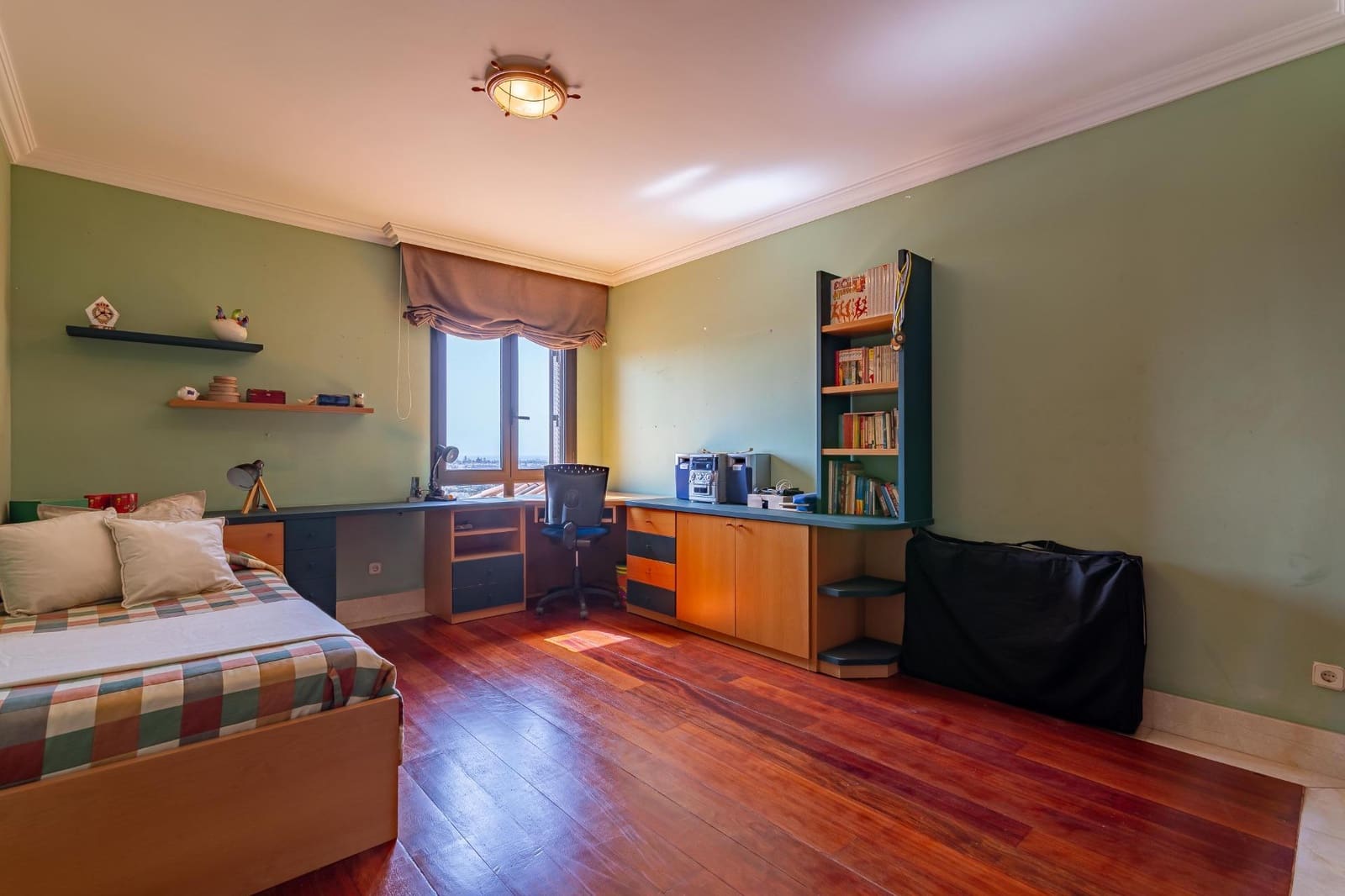 7 slaapkamer Villa te koop in Sonneland met zwembad garage - € 3.500.000 (Ref: 8028576)