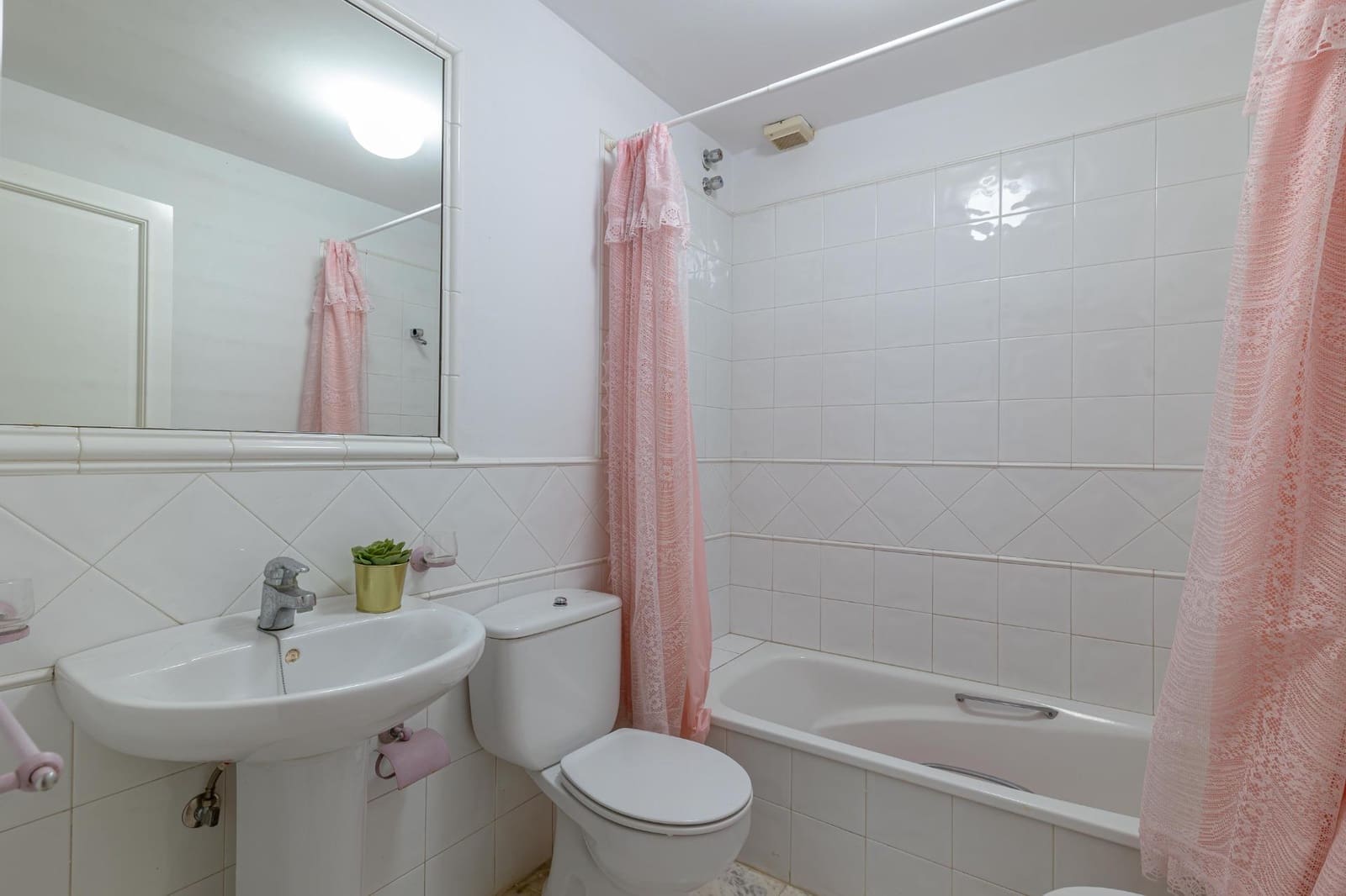 7 slaapkamer Villa te koop in Sonneland met zwembad garage - € 3.500.000 (Ref: 8028576)