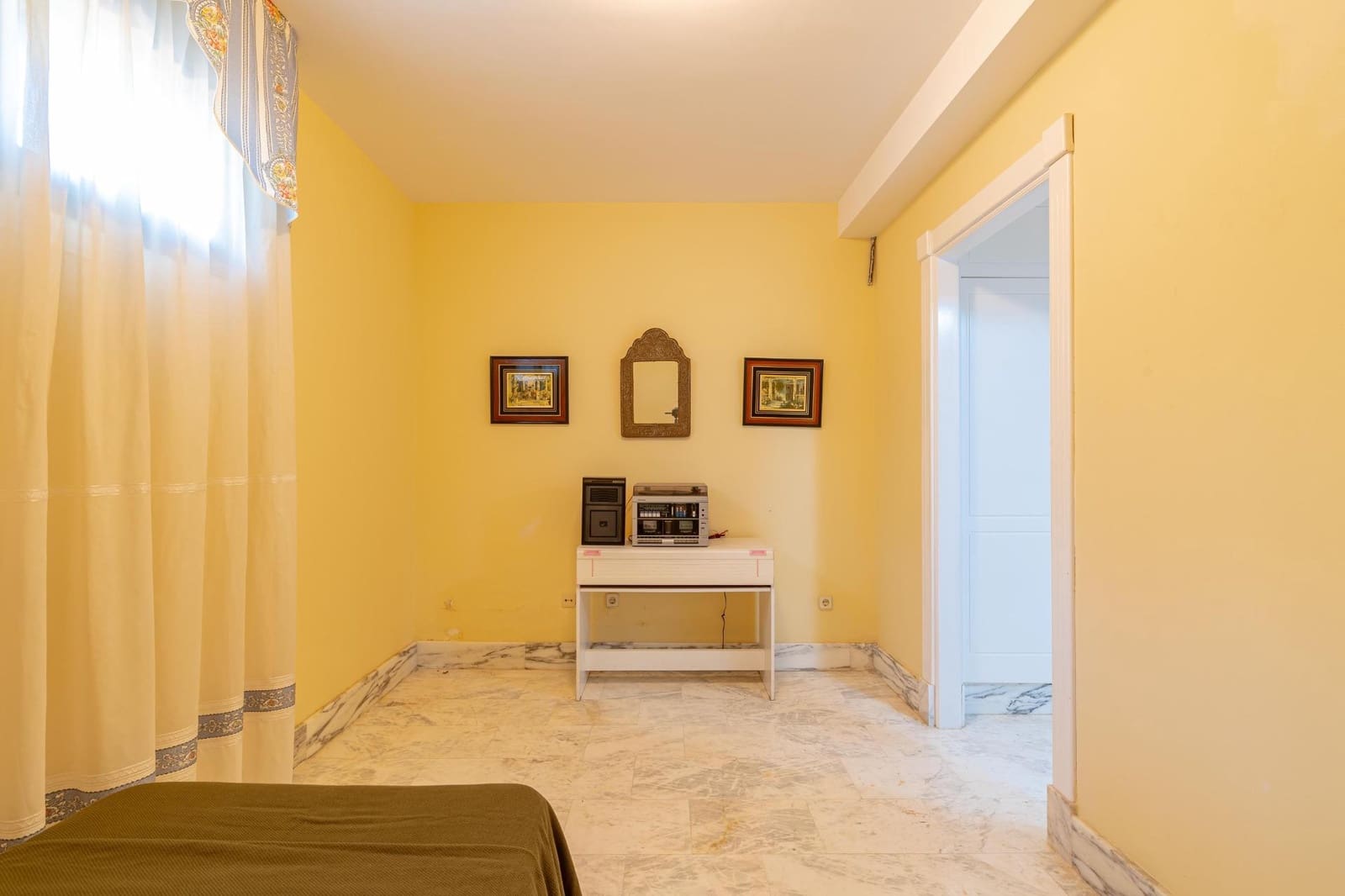 7 slaapkamer Villa te koop in Sonneland met zwembad garage - € 3.500.000 (Ref: 8028576)