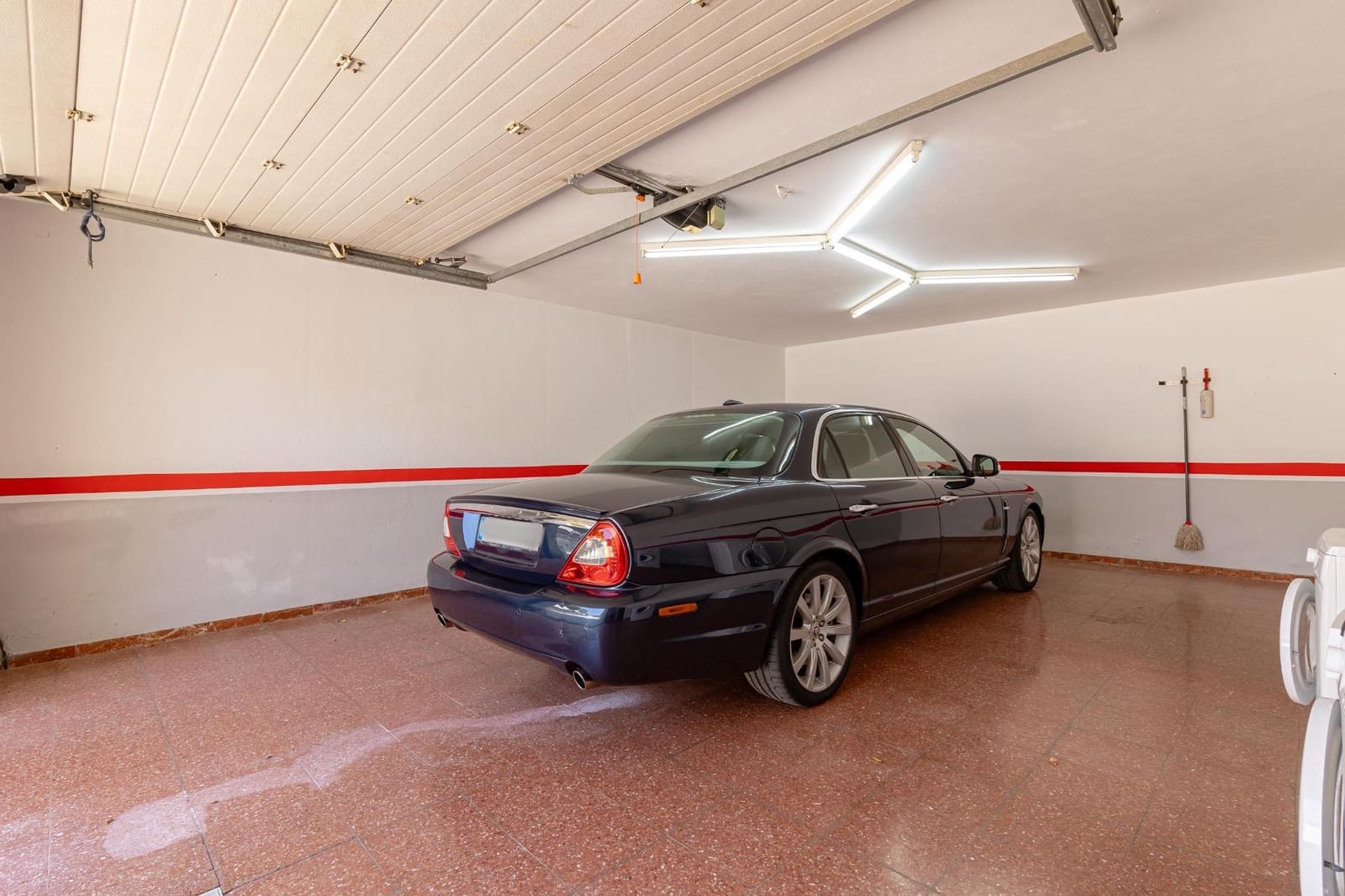 7 slaapkamer Villa te koop in Sonneland met zwembad garage - € 3.500.000 (Ref: 8028576)