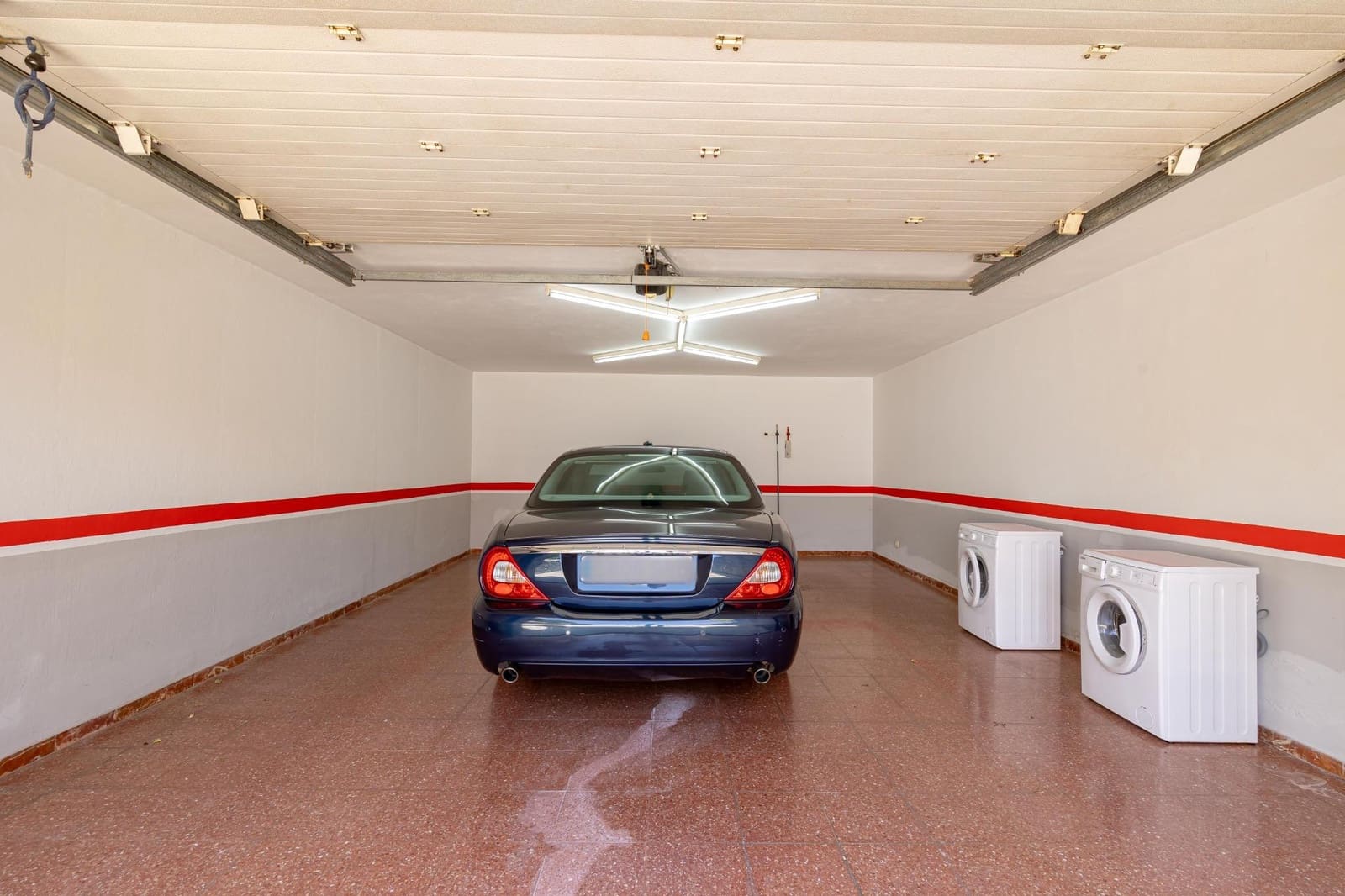 7 slaapkamer Villa te koop in Sonneland met zwembad garage - € 3.500.000 (Ref: 8028576)