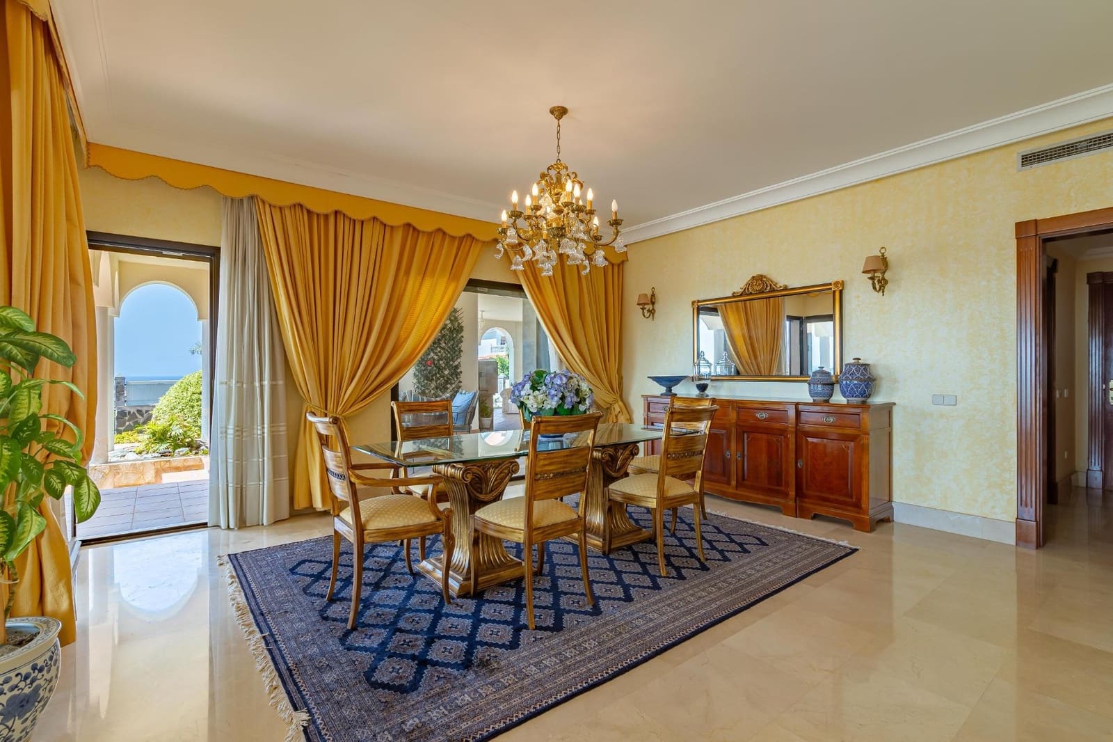 7 soverom Villa til salgs i Sonneland med svømmebasseng garasje - € 3 500 000 (Ref: 8028576)