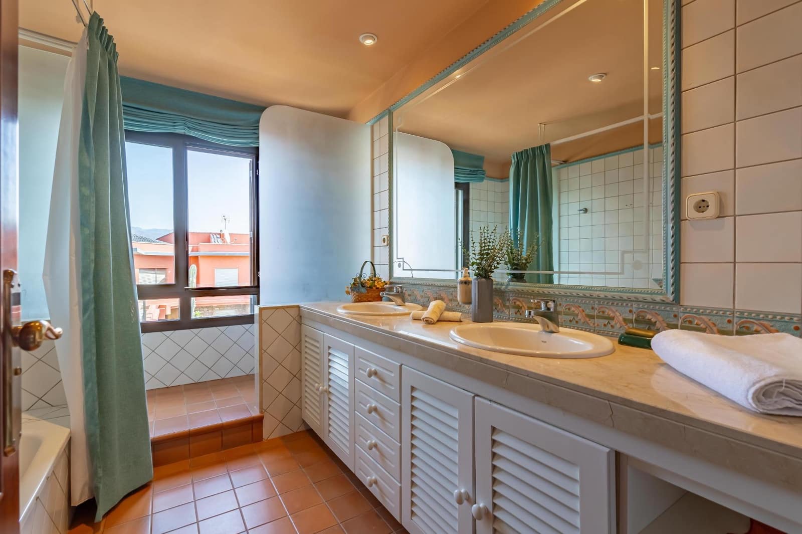 7 soverom Villa til salgs i Sonneland med svømmebasseng garasje - € 3 500 000 (Ref: 8028576)