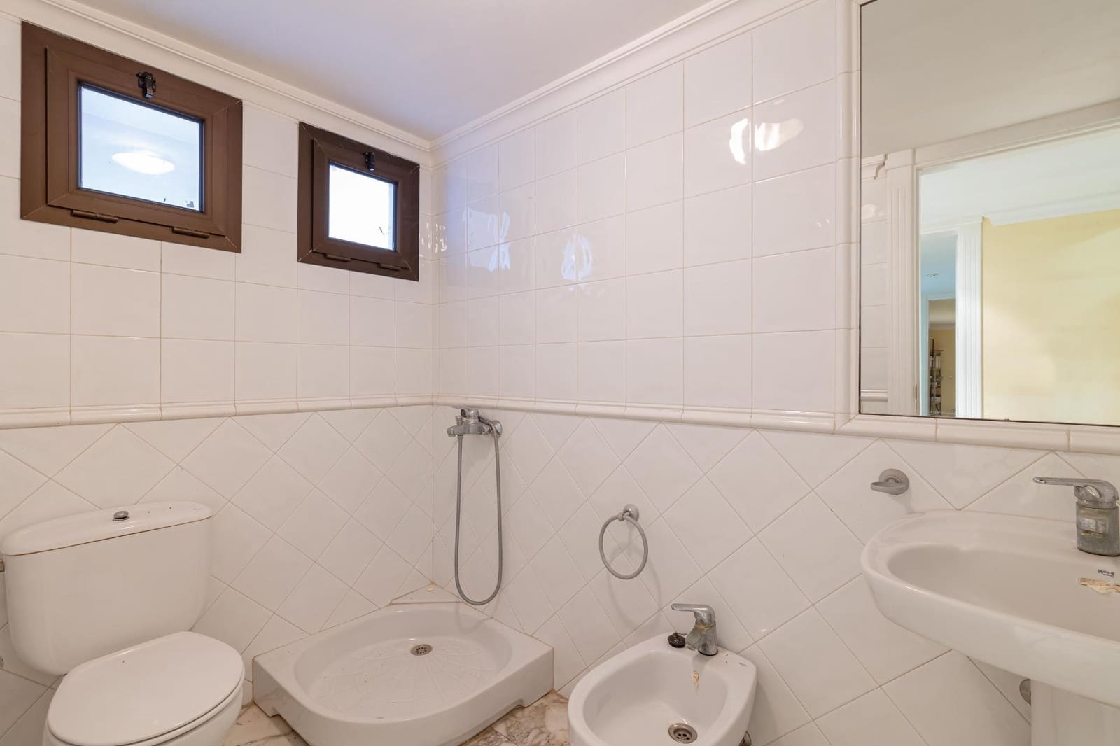 7 soverom Villa til salgs i Sonneland med svømmebasseng garasje - € 3 500 000 (Ref: 8028576)