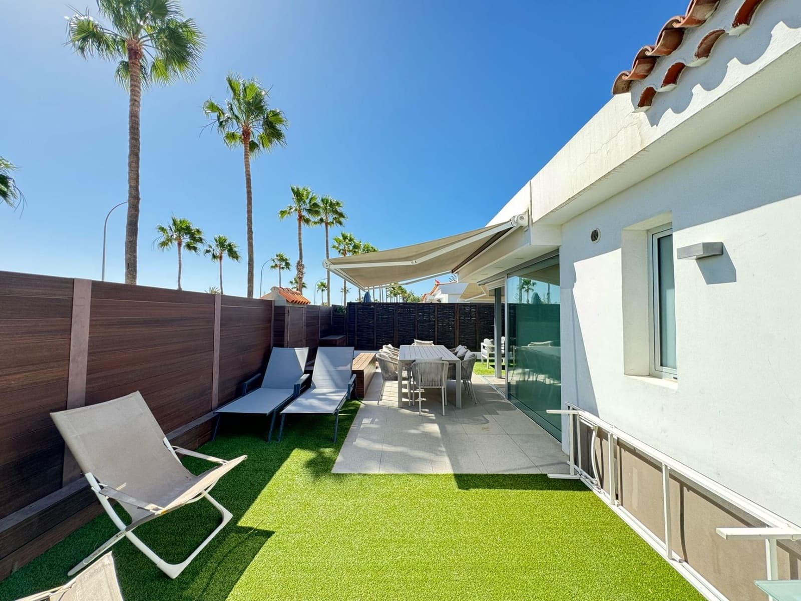 3 soveværelse Bungalow til leje i Campo Internacional med swimmingpool - € 2.800 (Ref: 8131326)