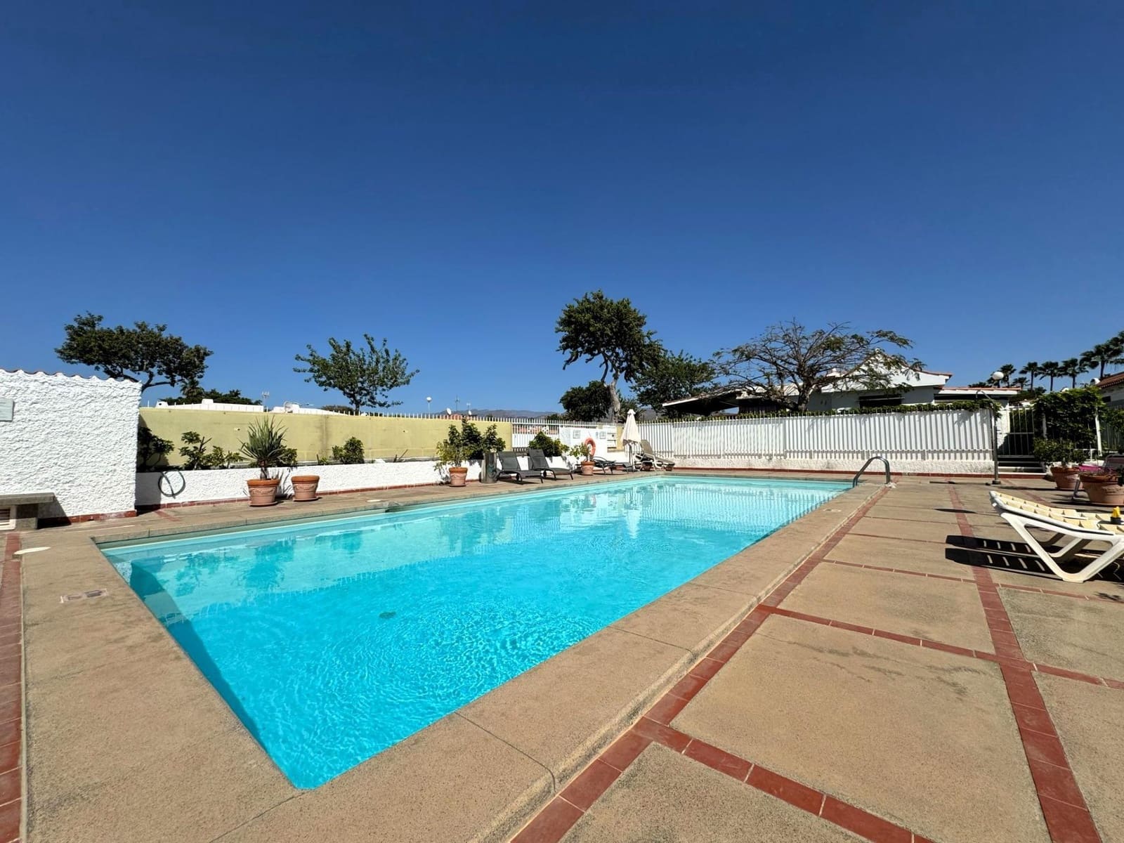 3 soveværelse Bungalow til leje i Campo Internacional med swimmingpool - € 2.800 (Ref: 8131326)