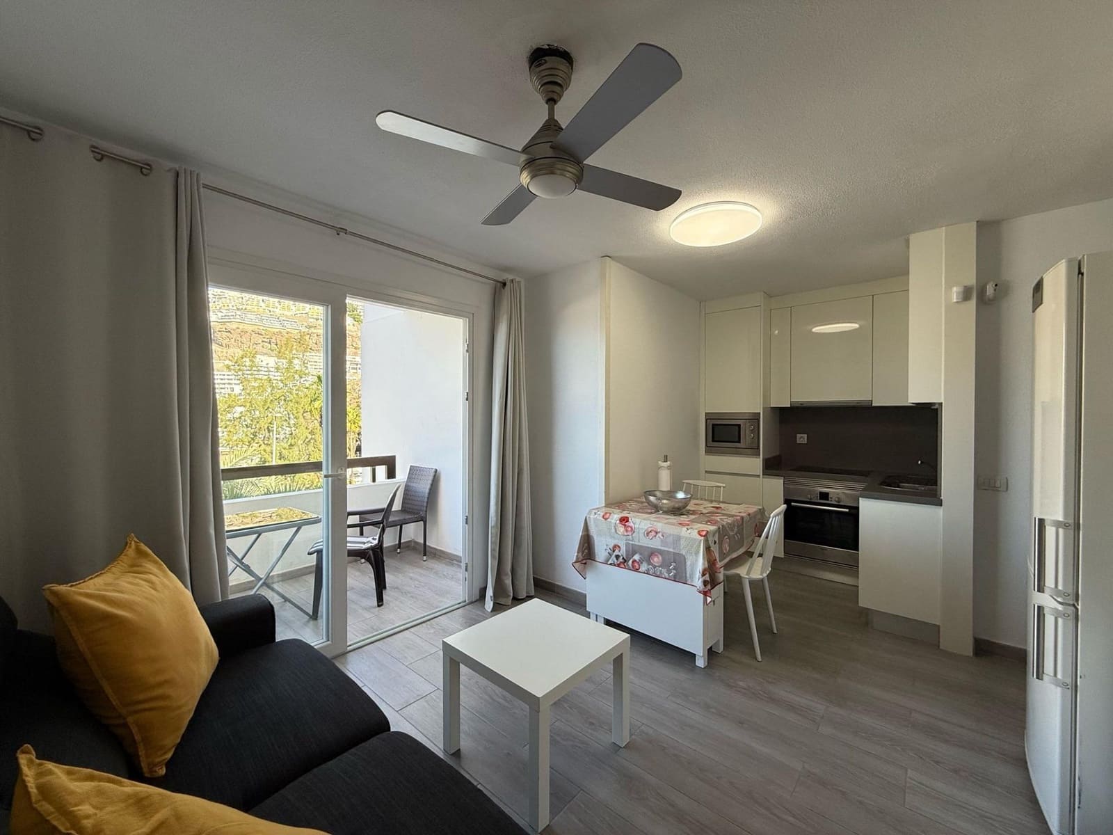 2 sovrum Lägenhet att hyra i Puerto Rico med pool - 1 000 € (Ref: 8907413)