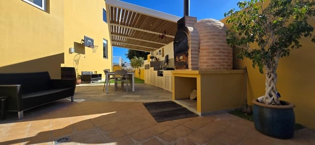 4 soveværelse Villa til salg i Montaña la Data, San Bartolomé de Tirajana med swimmingpool - € 790.000 (Ref: 8917931)