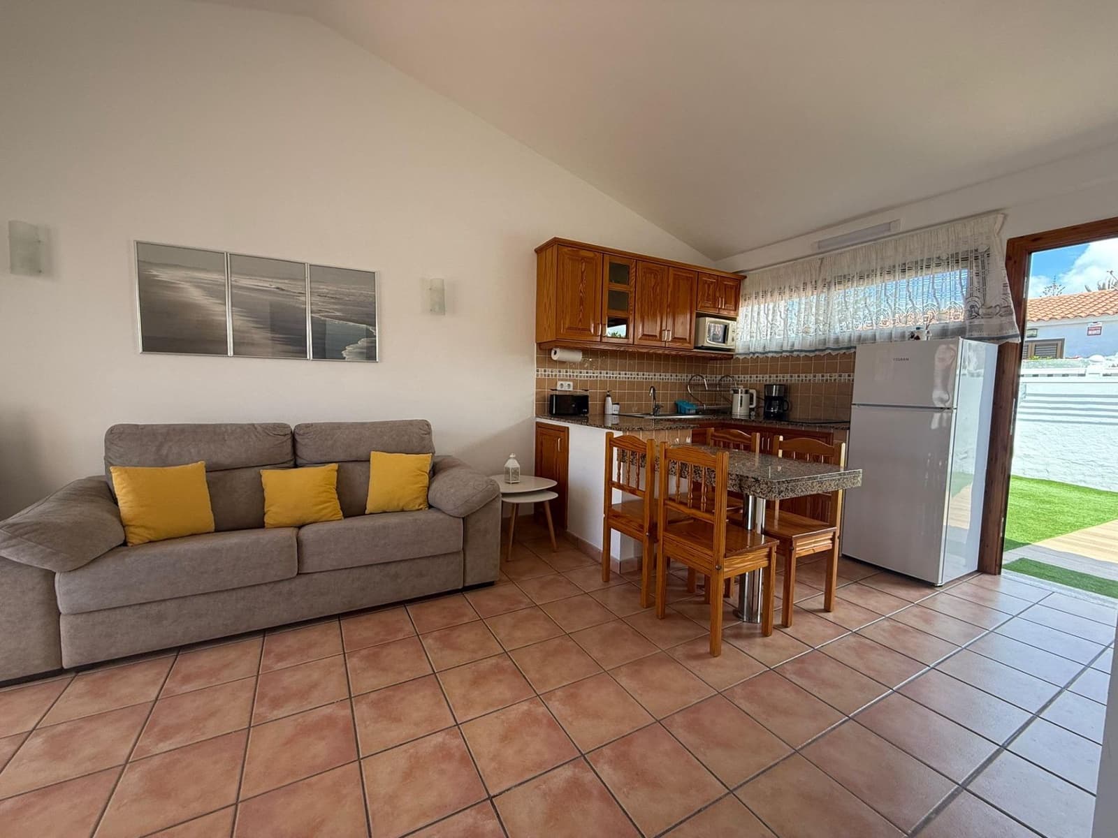 2 bedroom Bungalow for rent in Playa del Ingles with pool - € 1,650 (Ref: 9017347)