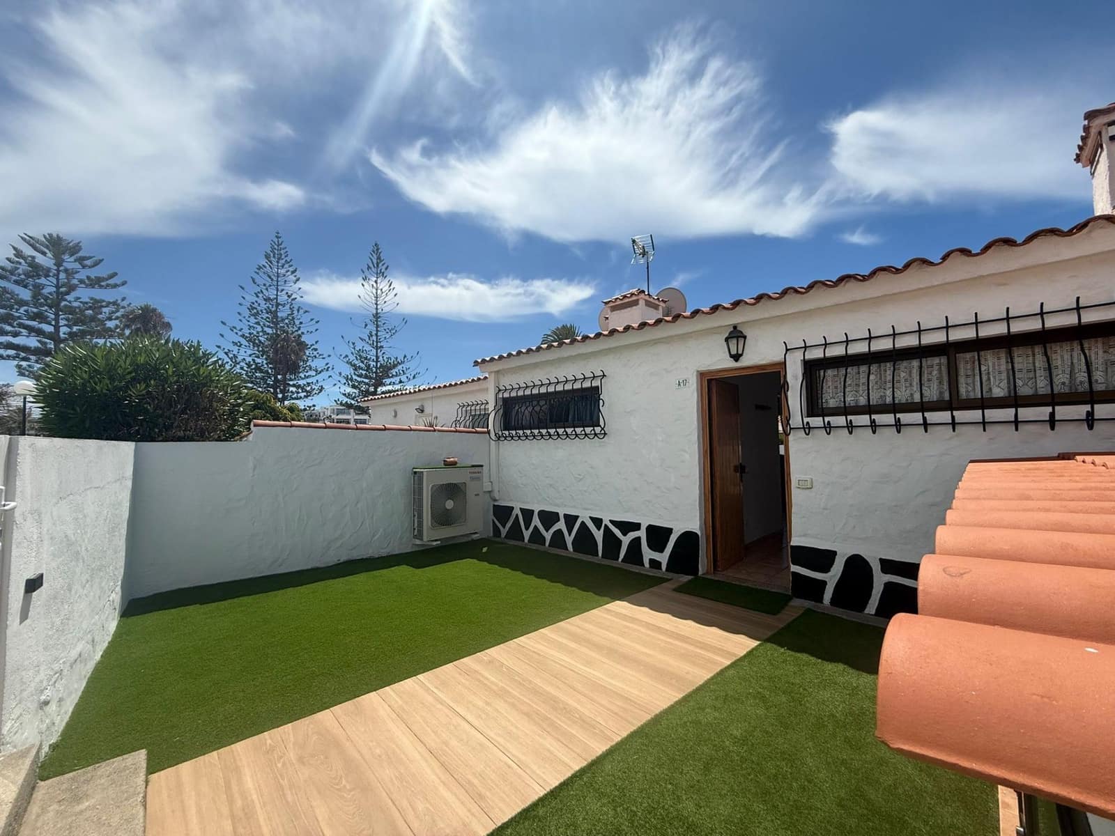 2 bedroom Bungalow for rent in Playa del Ingles with pool - € 1,650 (Ref: 9017347)