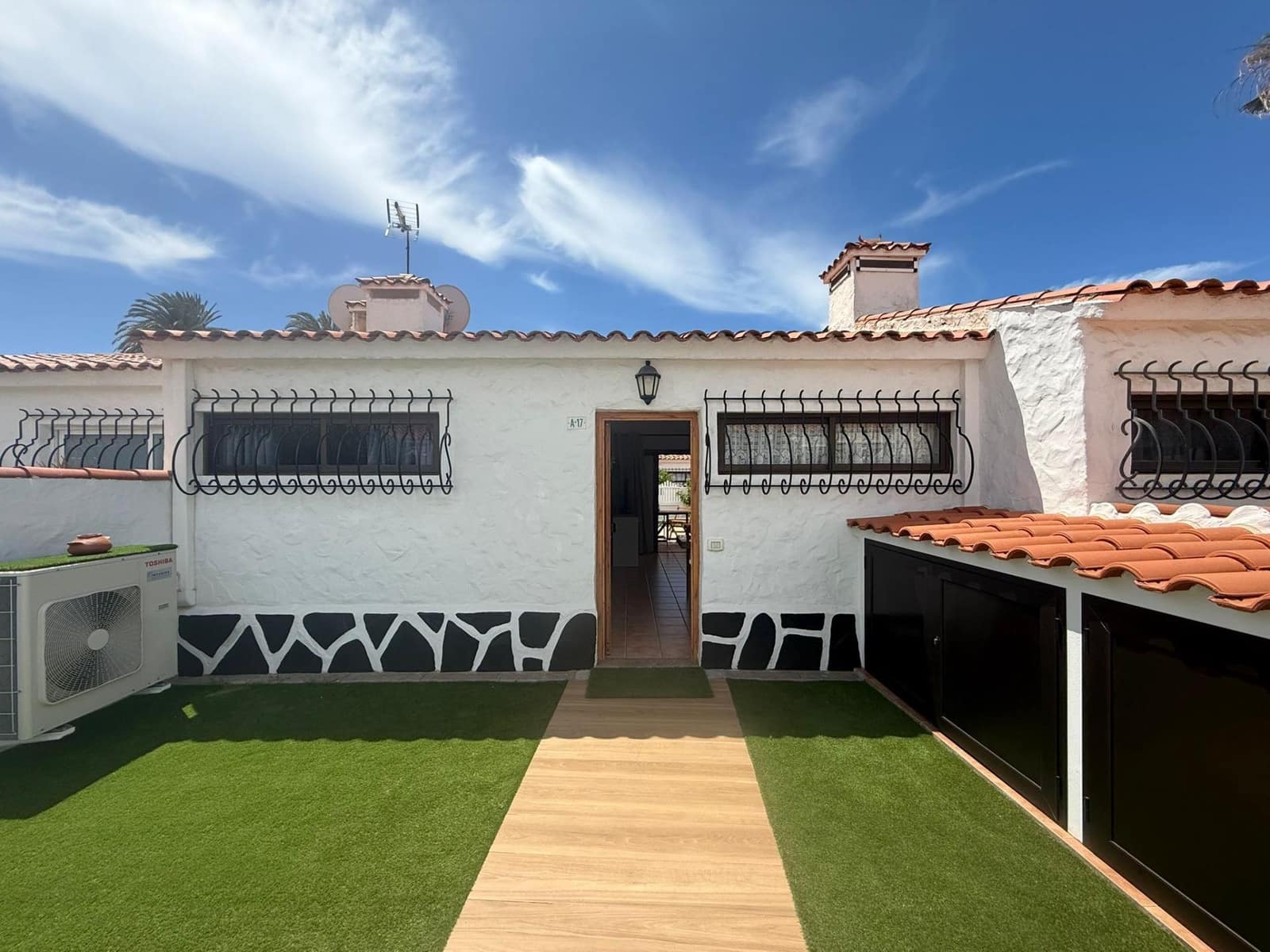 2 bedroom Bungalow for rent in Playa del Ingles with pool - € 1,650 (Ref: 9017347)