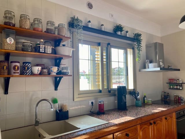 3 bedroom Flat for rent in Las Palmas de Gran Canaria - € 1,500 (Ref: 9228763)