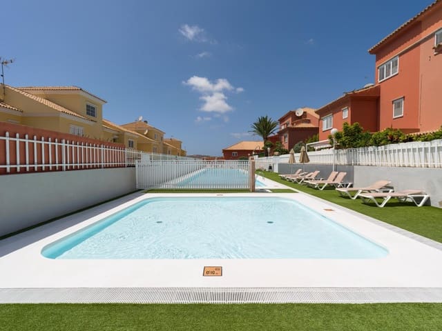 4 makuuhuone Paritalo myytävänä paikassa Sonneland, San Bartolomé de Tirajana mukana uima-altaan - 650 000 € (Ref: 9232803)