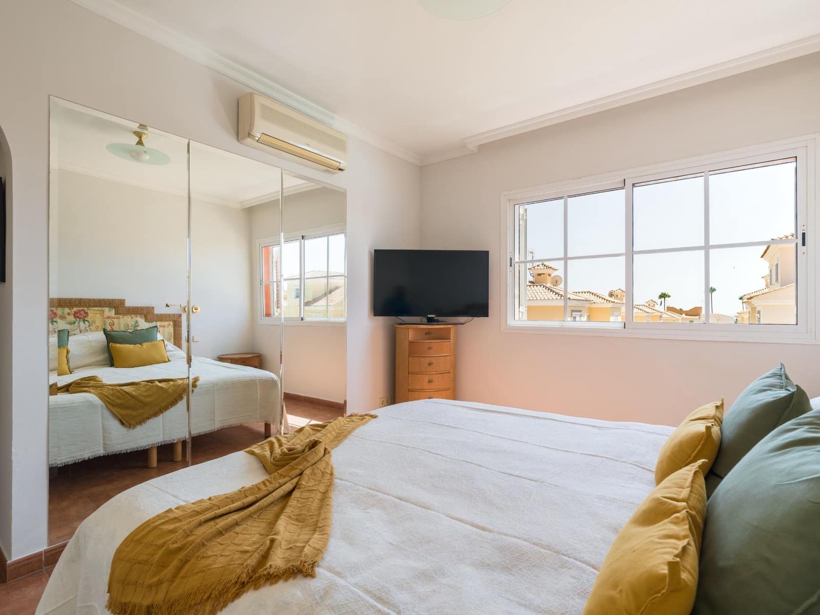 4 soveværelse Semi-Rækkehus til salg i Sonneland med swimmingpool - € 595.000 (Ref: 9232803)