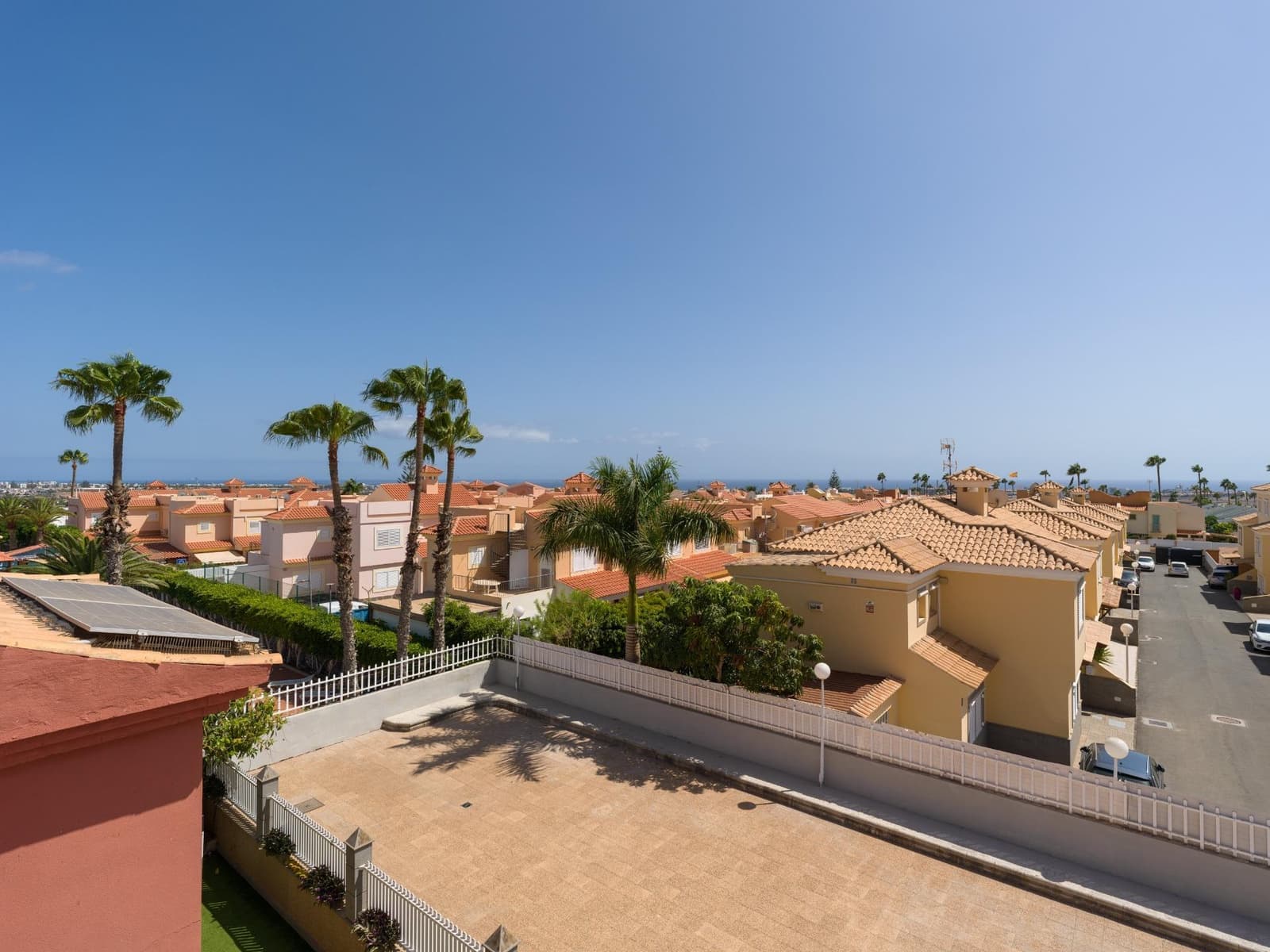 4 soveværelse Semi-Rækkehus til salg i Sonneland med swimmingpool - € 595.000 (Ref: 9232803)