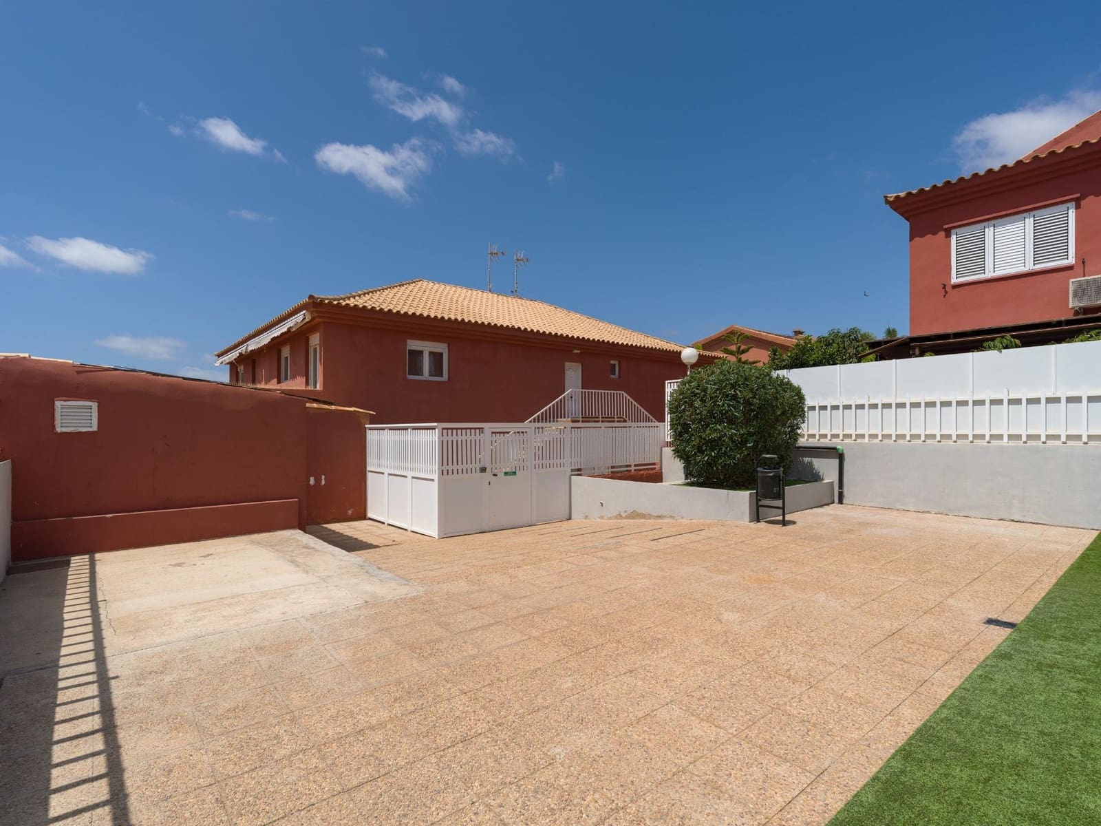 4 bedroom Semi-detached Villa for sale in Sonneland with pool - € 595,000 (Ref: 9232803)