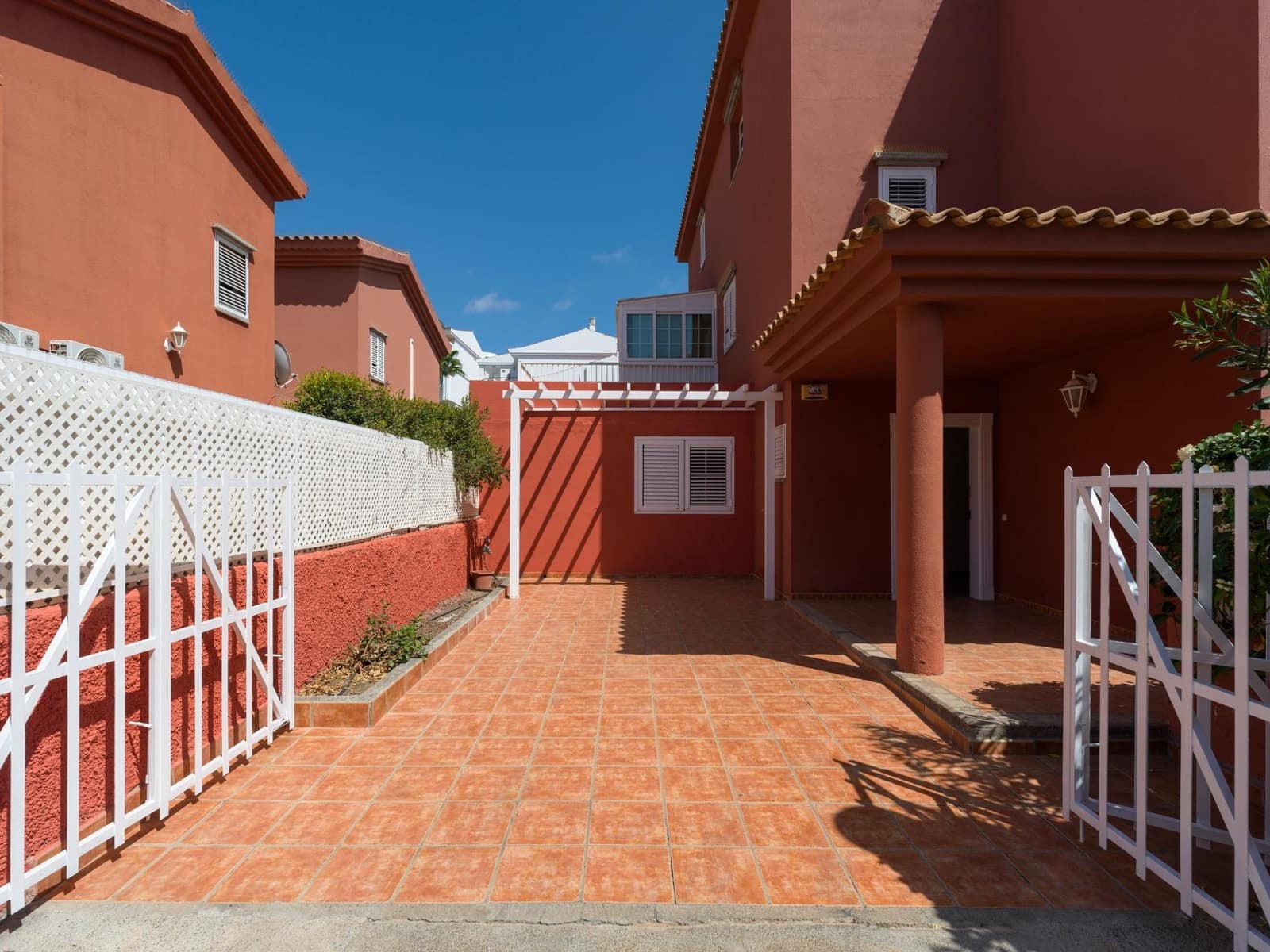 4 bedroom Semi-detached Villa for sale in Sonneland with pool - € 595,000 (Ref: 9232803)