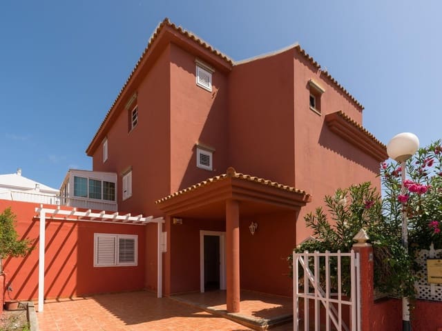 4 makuuhuone Paritalo myytävänä paikassa Sonneland, San Bartolomé de Tirajana mukana uima-altaan - 595 000 € (Ref: 9232803)