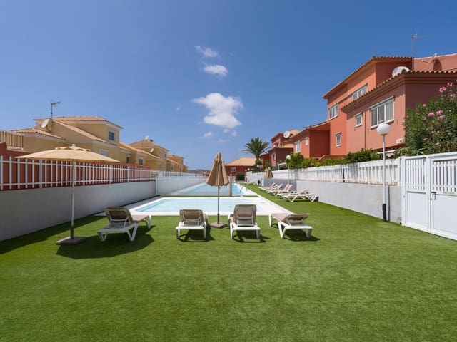 4 makuuhuone Paritalo myytävänä paikassa Sonneland, San Bartolomé de Tirajana mukana uima-altaan - 595 000 € (Ref: 9232803)