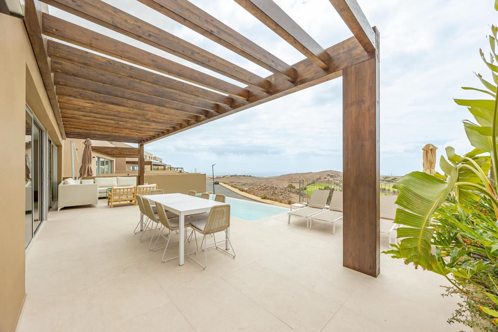 3 slaapkamer Villa te huur in Salobre Golf met zwembad garage - € 4.500 (Ref: 9255192)