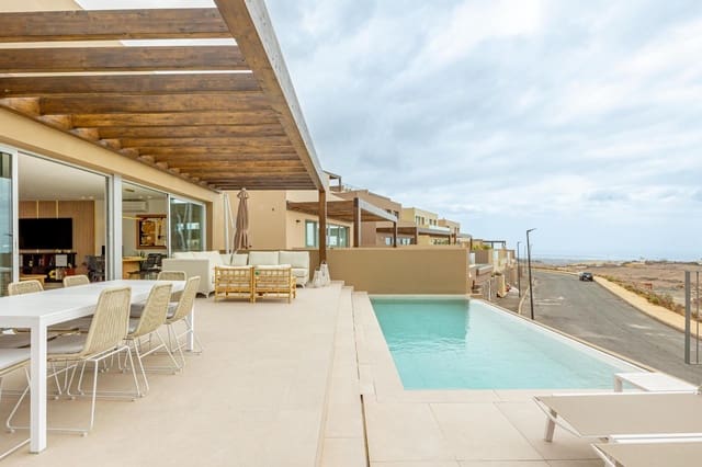 Chalet de 3 habitaciones en Salobre Golf, San Bartolomé de Tirajana en alquiler con piscina garaje - 4.000 € (Ref: 9255192)