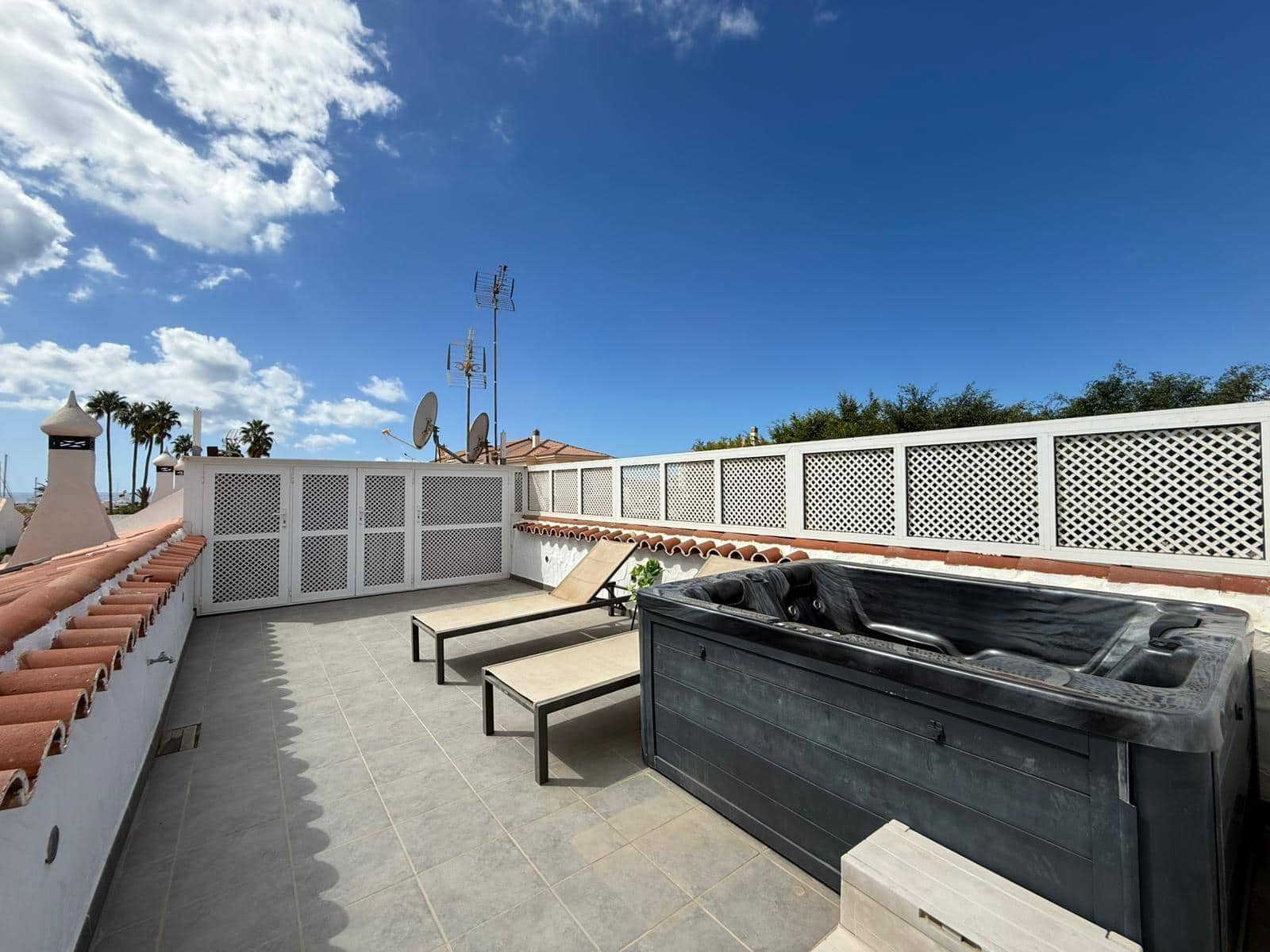 2 bedroom Bungalow for rent in San Bartolome de Tirajana - € 3,750 (Ref: 9262811)